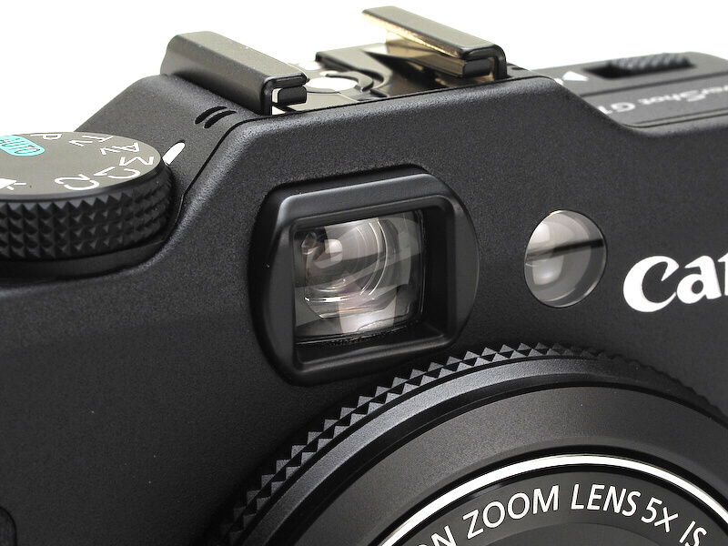 <b>実像式光学ズームファインダーを搭載。内部に情報表示はない</b>