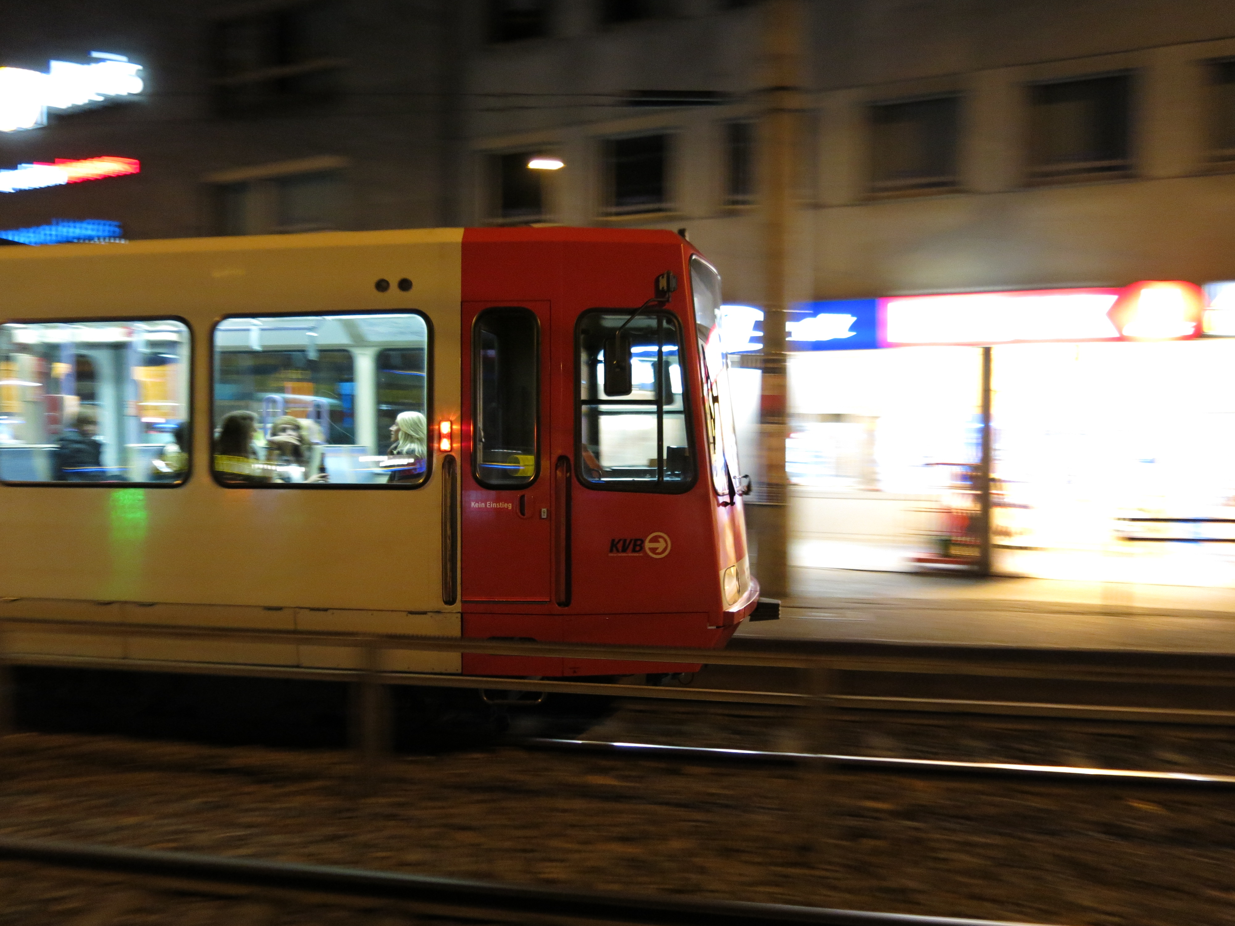 <b>PowerShot G15 / 約2.6MB / 4,000×3,000 / 1/15秒 / F1.8 / 0EV / ISO640 / 6mm</b>