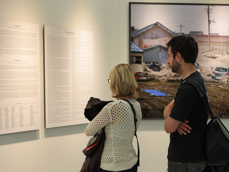 <b>説明書きも日英独語で併記した</b>