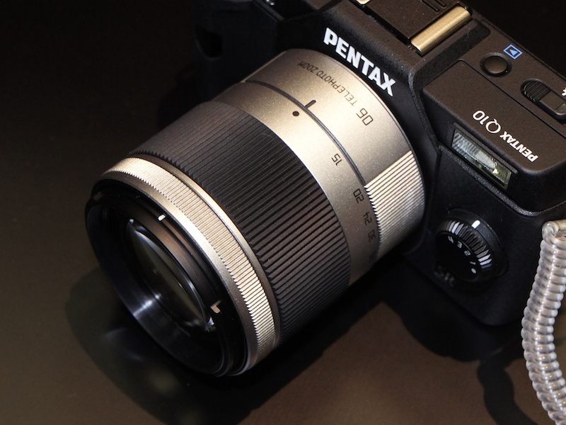 <b>左からPENTAX-06 TELEPHOTO ZOOMの収納時、広角端、望遠端</b>