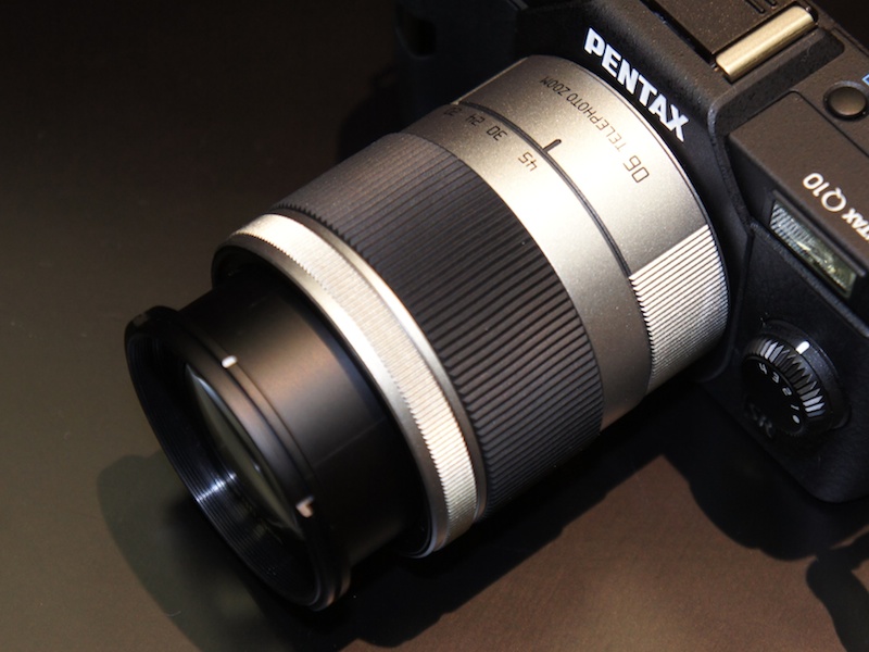 <b>左からPENTAX-06 TELEPHOTO ZOOMの収納時、広角端、望遠端</b>