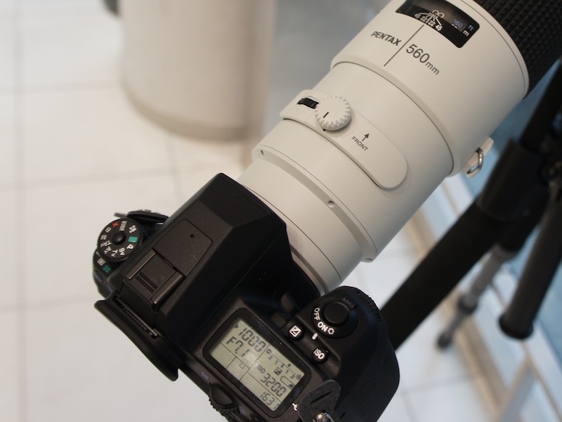 <b>フィルターはドロップイン式。40.5mmのフィルターが使用できる</b>