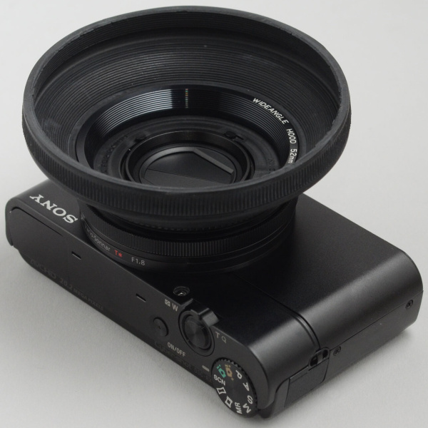 <b>レンズフードの装着例</b>