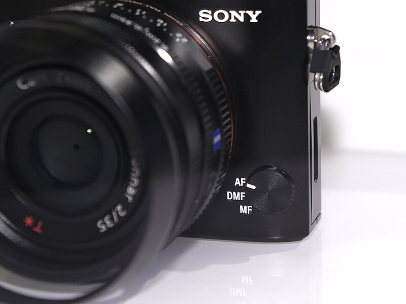 <b>新仕様のフォーカスモードダイヤル部CEATEC 2012（10月2日）での展示</b>