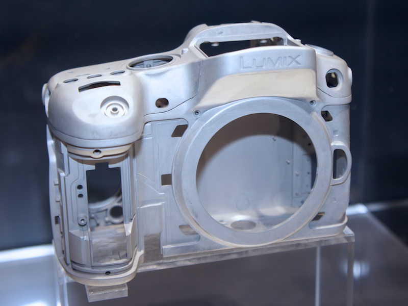 <b>ボディはマグネシウム合金製で防塵防滴構造</b>