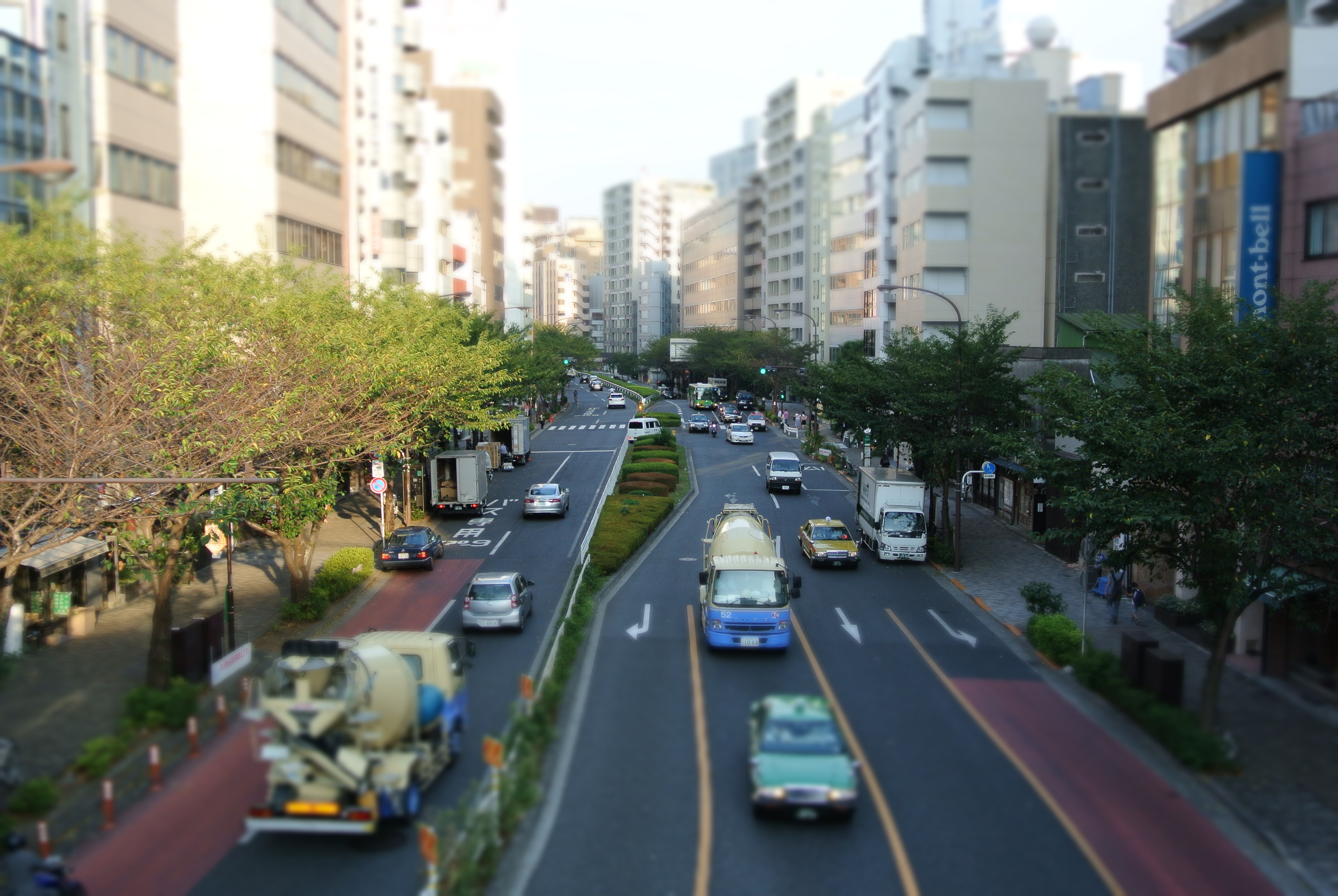 <b>Nikon 1 J2 / 1 NIKKOR VR 10-30mm F3.5-5.6 / 約4.5MB / 3,872×2,592 / 1/160秒 / F4 / 0EV / ISO100 / 13.6mm</b>