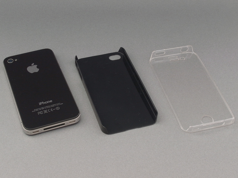 <b>iPhone 4は、市販の専用ケースを利用して、ミラー裏側に固定することにした。ケースに厚みがあるとケラレが生じる可能性があるので、極薄0.5mmの製品（<a href="http://shop.x-doria.com/products/defense-360"><b>x-doria Defense 360°</b></a>）をセレクトした。</b>