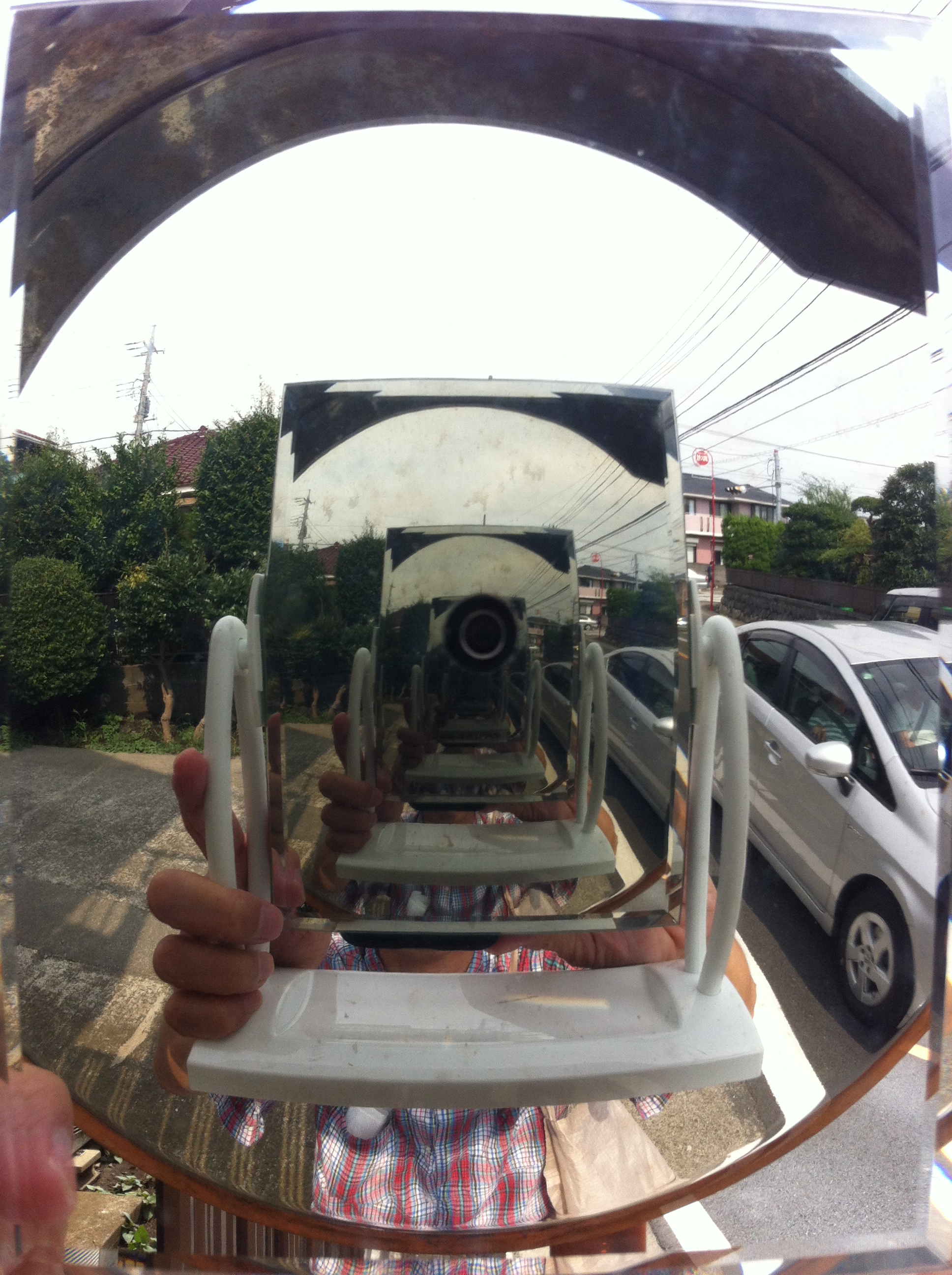 <b>iPhone 4 / 約1.6MB / 1,936×2,592 / 1/299秒 / F2.8 / ISO80 / WB：オート / 3.8mm</b>