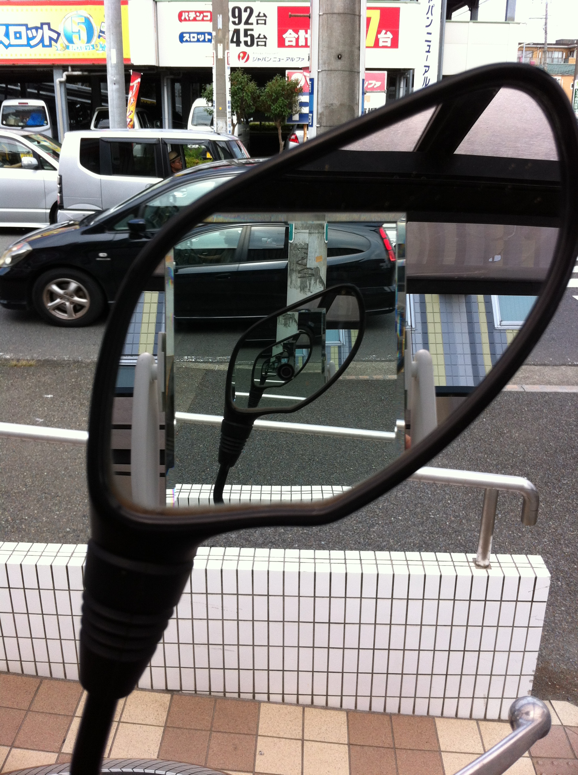 <b>iPhone 4 / 約1.8MB / 1,936×2,592 / 1/464秒 / F2.8 / ISO80 / WB：オート / 3.8mm</b>