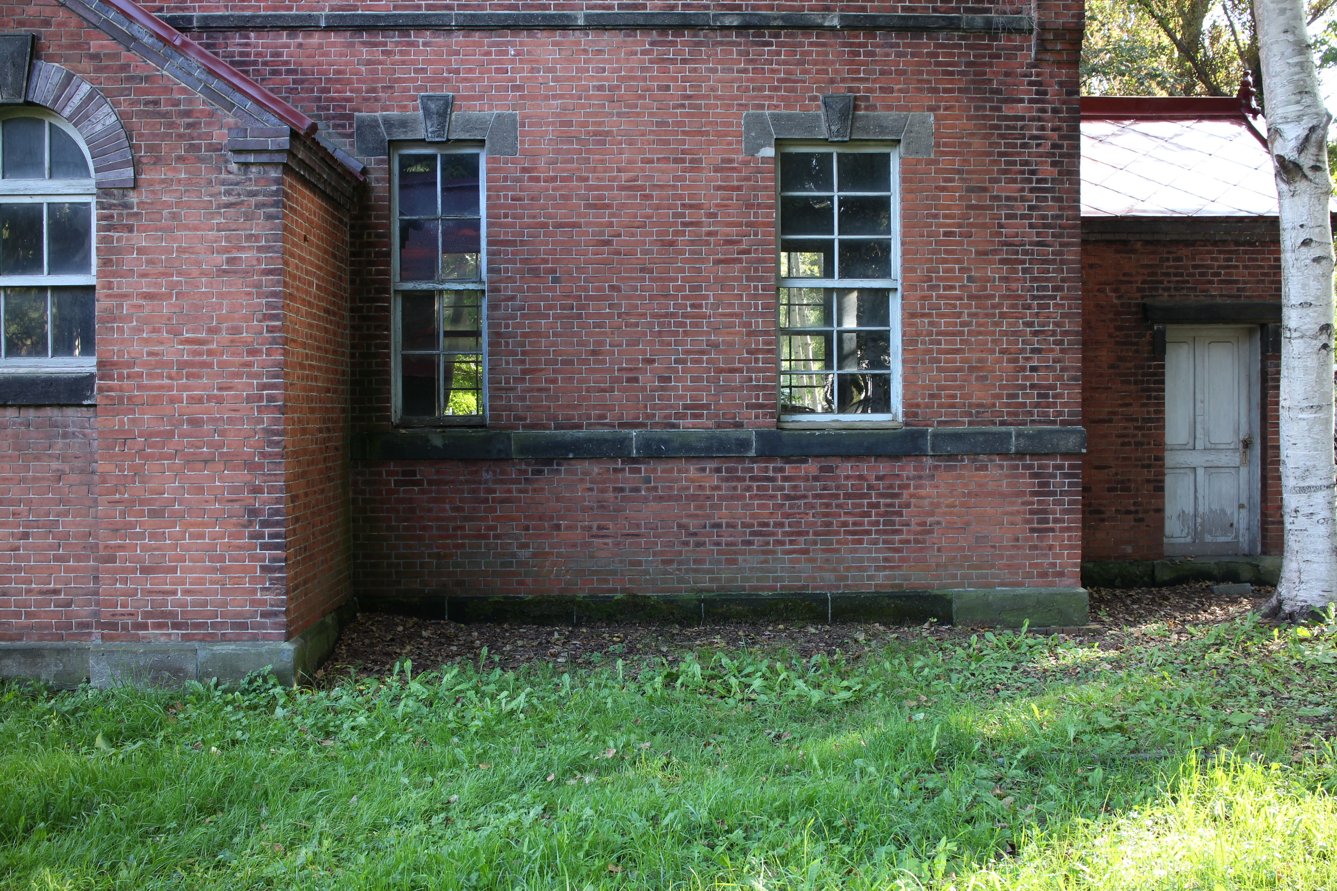 <b>広角端はタル型の歪曲収差が目立つので、少し長めの焦点距離で。ちょっとまだタル型が残ってるけどね。EOS M / EF-M 18-55mm F3.5-5.6 IS STM / 5,184×3,456 / 1/15秒 / F5.6 / 1/3EV / ISO100 / WB:太陽光 / 22mm（35.2mm相当）</b>