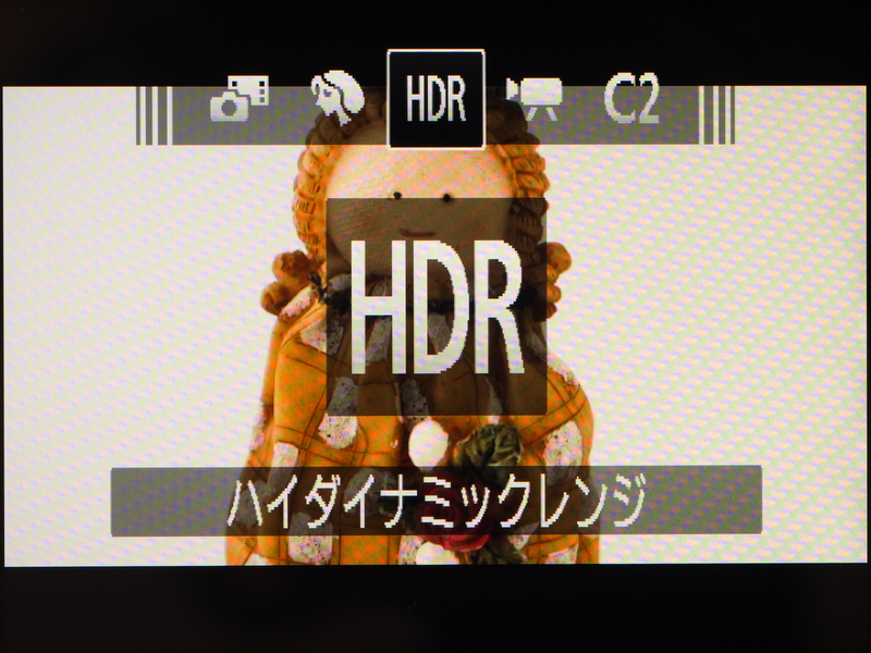 <b>アート系の表現が楽しめる「クリエイティブフィルター」は11種類を内蔵している。</b>