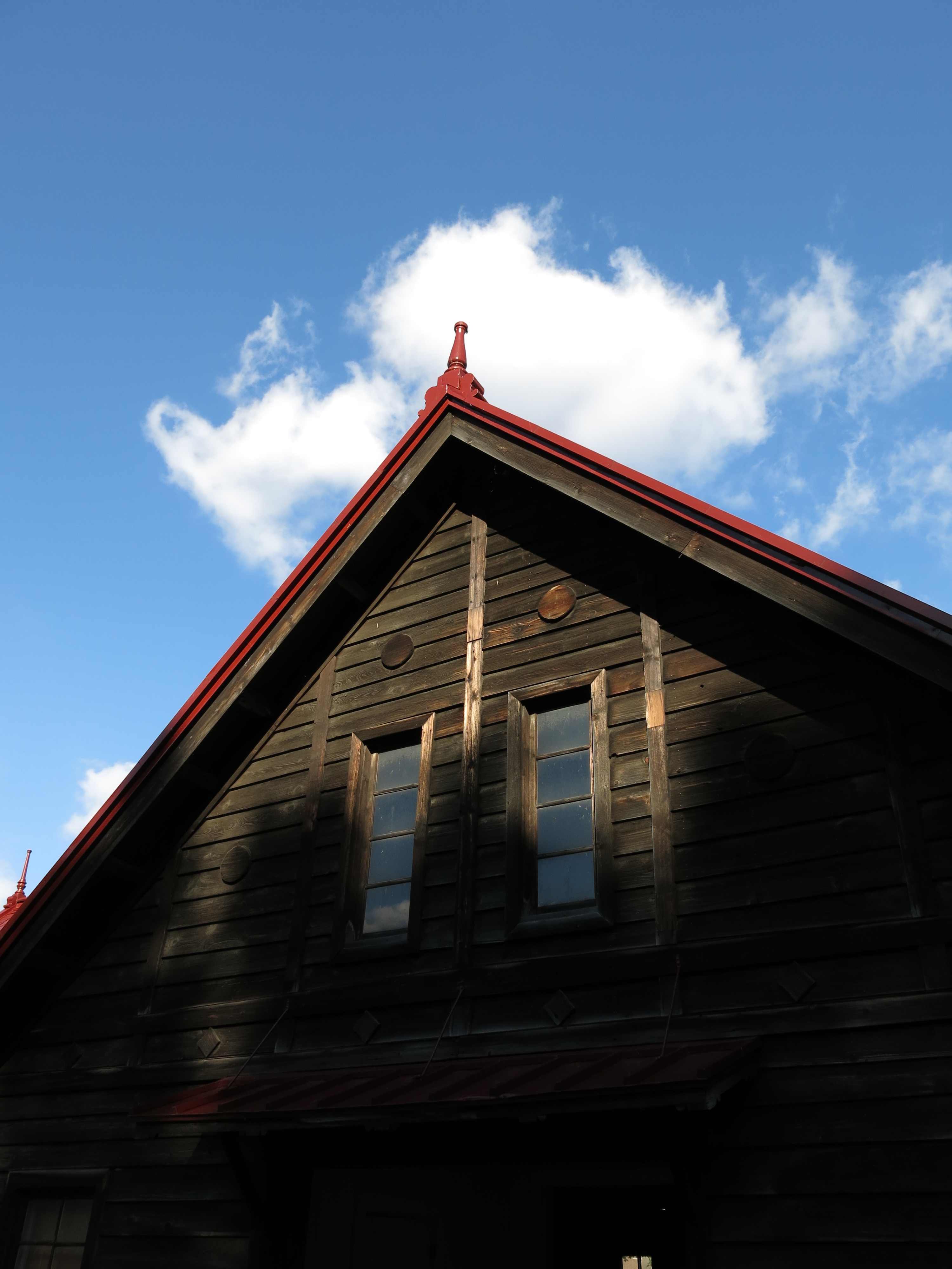 <b>陰の部分は黒つぶれしているように見えるが、画像処理でシャドーを持ち上げると、案外にノイズが少なくて、階調も良く残っている。PowerShot G15 / 4,000×3,000 / 1/800秒 / F2.8 / -0.7EV / ISO80 / WB:オート / 6.1mm（28mm相当）</b>