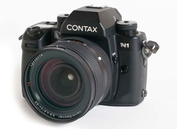 <b>2000年になってやっとコンタックスはマウントをNマウントに変更し、通常の形のオートフォーカス一眼レフを実現したが、時すでに遅く終焉の時期が近付いていた。</b>