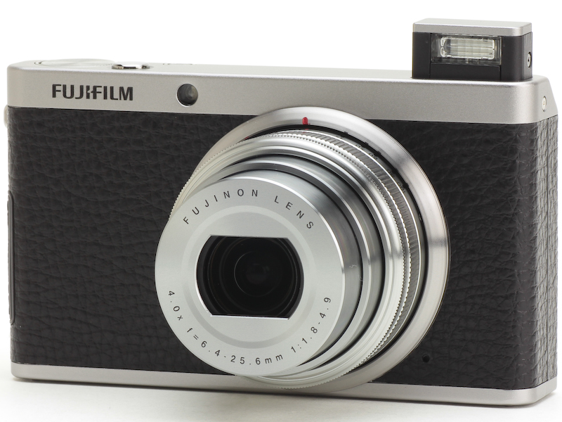 <b>ポップアップストロボ（手動式）も備える</b>