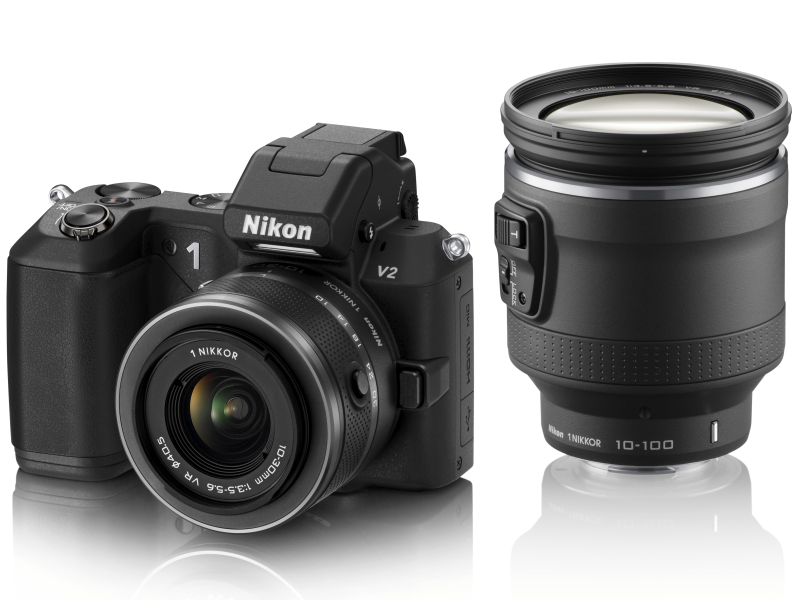 <b>今回ハイパーダブルズームキットを用意したのは、Nikon 1 V1ユーザーの4人に1人が1 NIKKOR VR 10-100mm F4.5-5.6 PD-ZOOM（右）の購入意向を示したからだとしている</b>