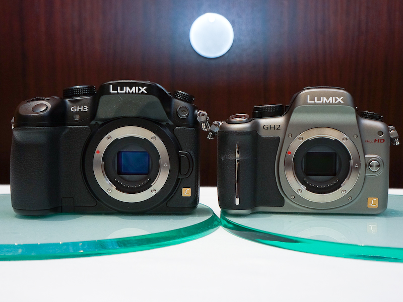 <b>DMC-GH2（右）との比較</b>