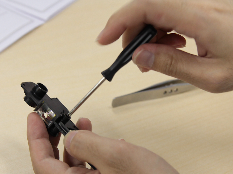 <b>続いてバルブレバーをネジ止め</b>