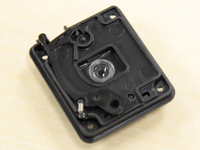 <b>レンズエレメントを取り付けたところ</b>