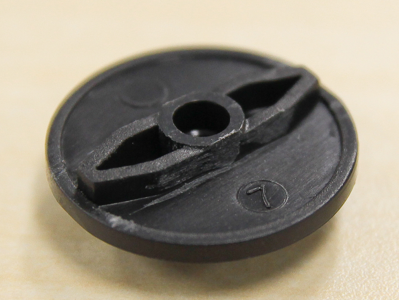 <b>入らない原因は、カウンター表示板裏の出っ張りとわかり少しヤスリで削った</b>