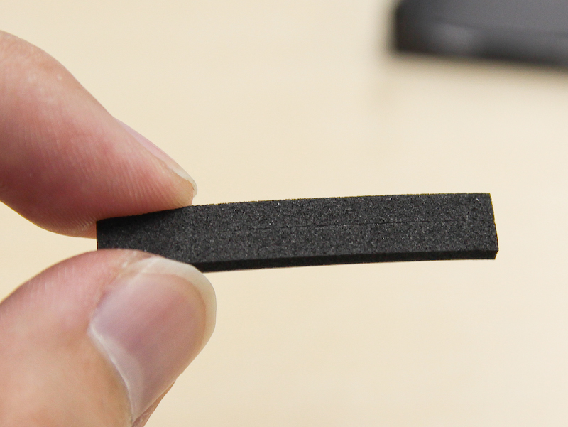 <b>光線漏れ機能付きといいながら遮光用のモルトプレーンが付いている</b>