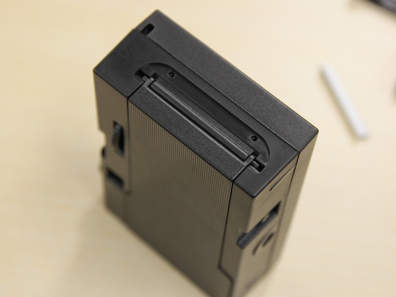 <b>裏蓋を嵌め込む</b>