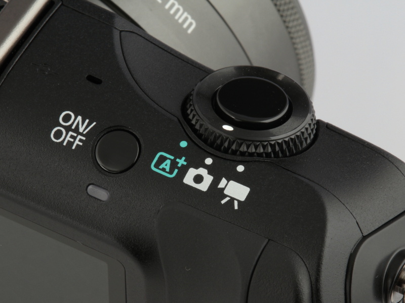 <b>モードダイヤルの構成はシンプル</b>