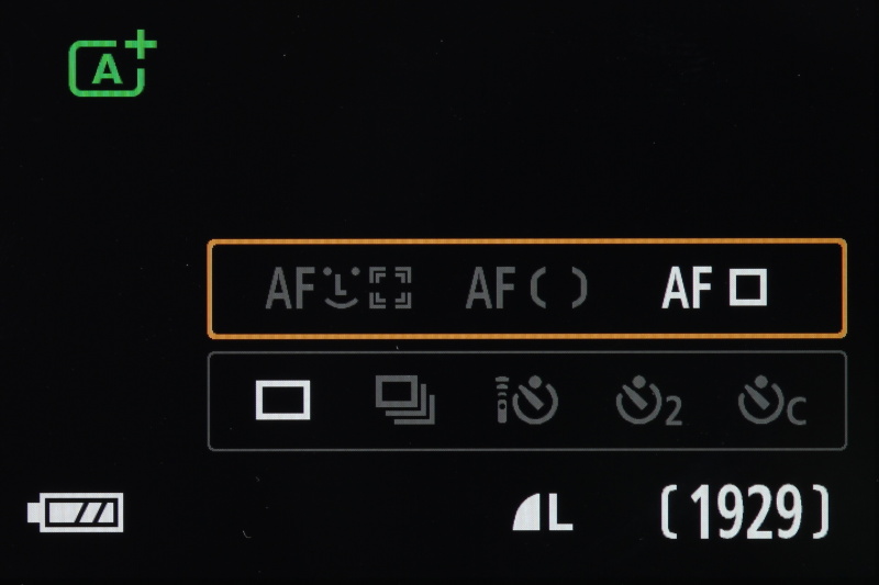 <b>全自動モードでは表示もシンプルに</b>
