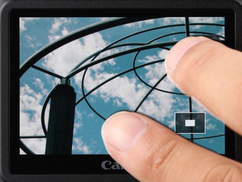 <b>いわゆる“ピンチ”操作で画像の拡大表示が可能</b>