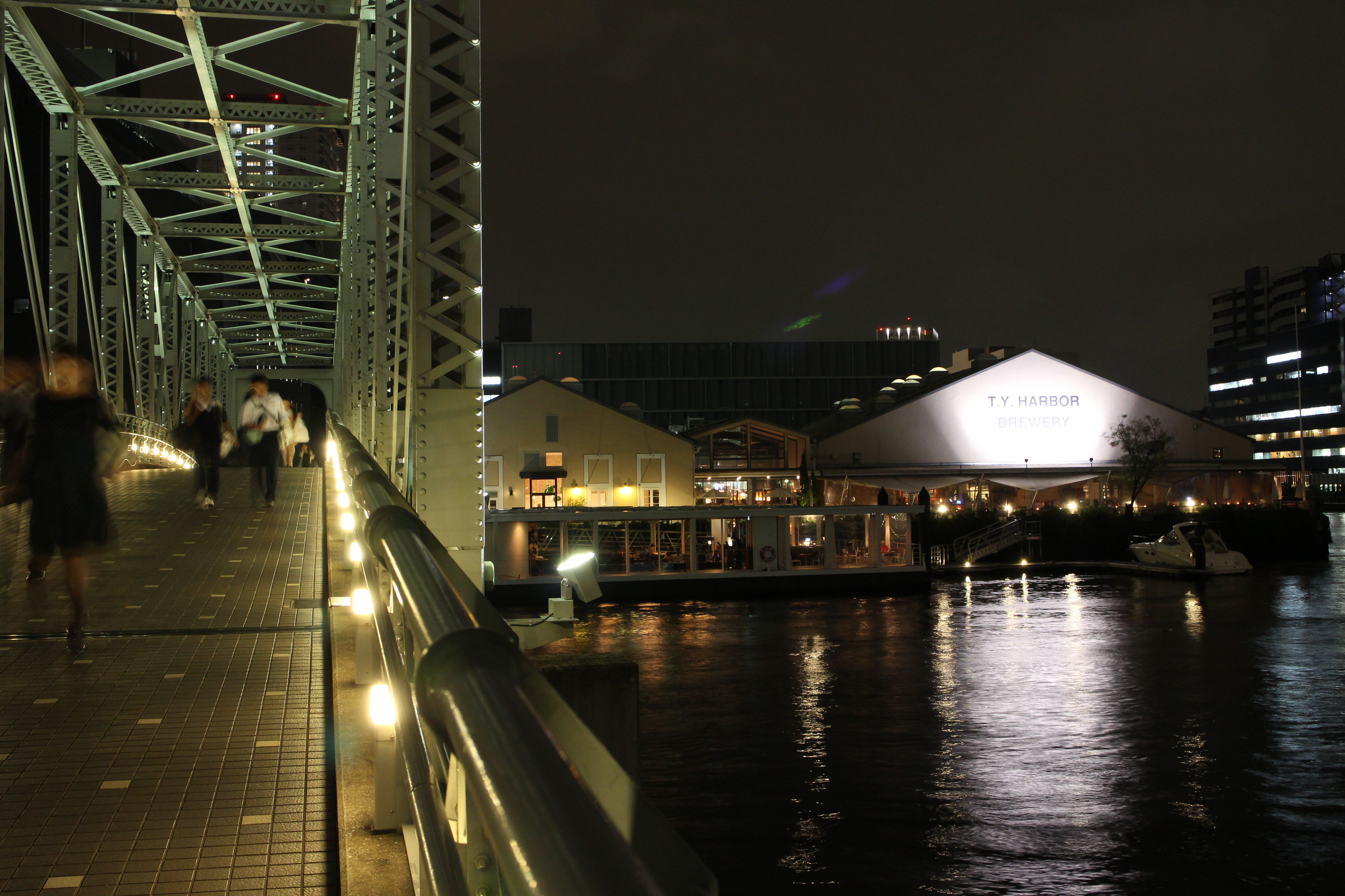 <b>EOS M / EF-M 18-55mm F3.5-5.6 IS STM / 約6.2MB / 5,184×3,456 / 1/1.2秒 / F8 / -0.3EV / ISO800 / 24mm</b>