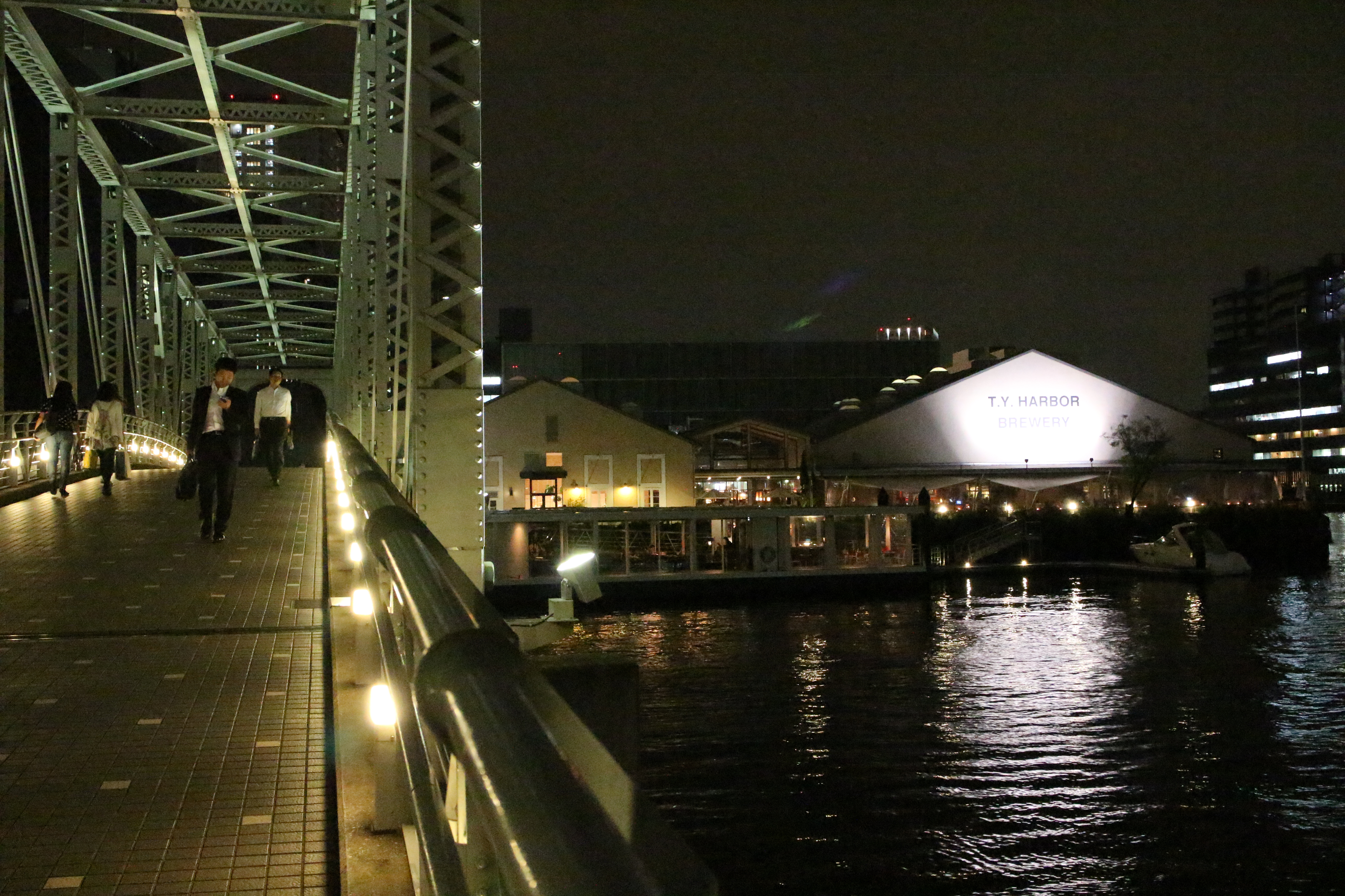 <b>EOS M / EF-M 18-55mm F3.5-5.6 IS STM / 約8.8MB / 5,184×3,456 / 1/20秒 / F8 / -0.3EV / ISO12800 / 24mm</b>