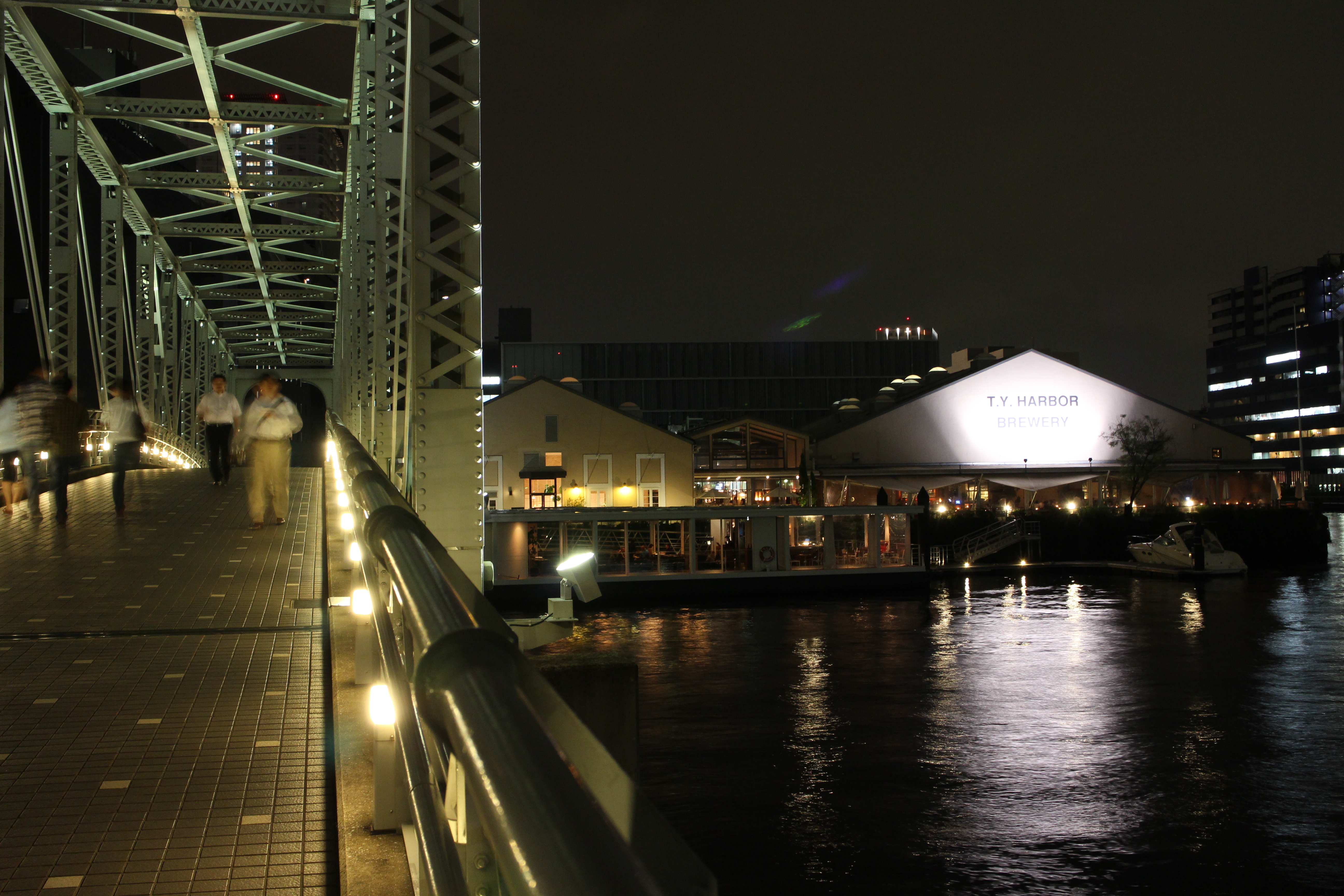 <b>EOS M / EF-M 18-55mm F3.5-5.6 IS STM / 約6.0MB / 5,184×3,456 / 1/1.2秒 / F8 / -0.3EV / ISO800 / 24mm</b>