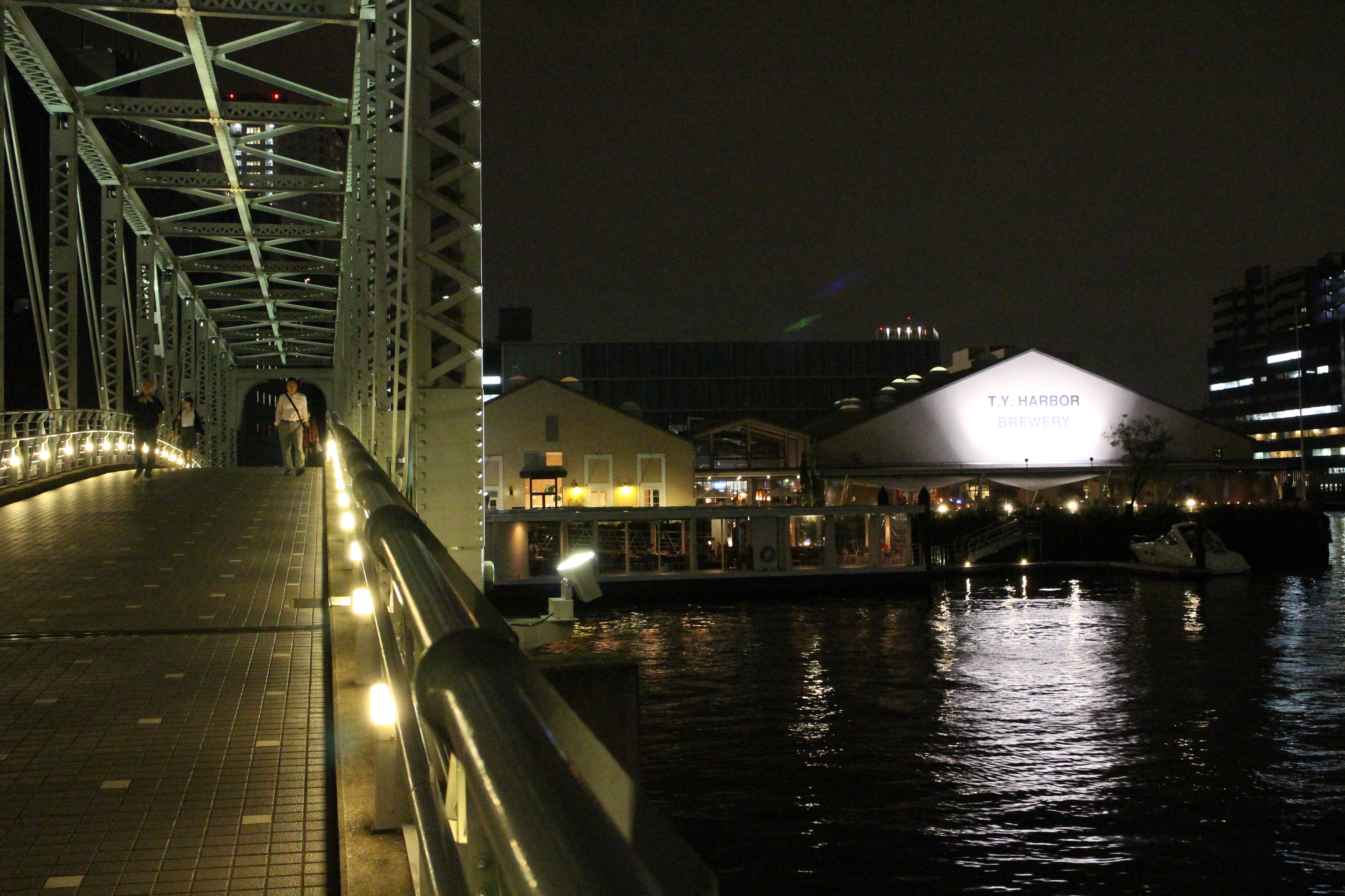 <b>EOS M / EF-M 18-55mm F3.5-5.6 IS STM / 約8.3MB / 5,184×3,456 / 1/10秒 / F8 / -0.3EV / ISO6400 / 24mm</b>