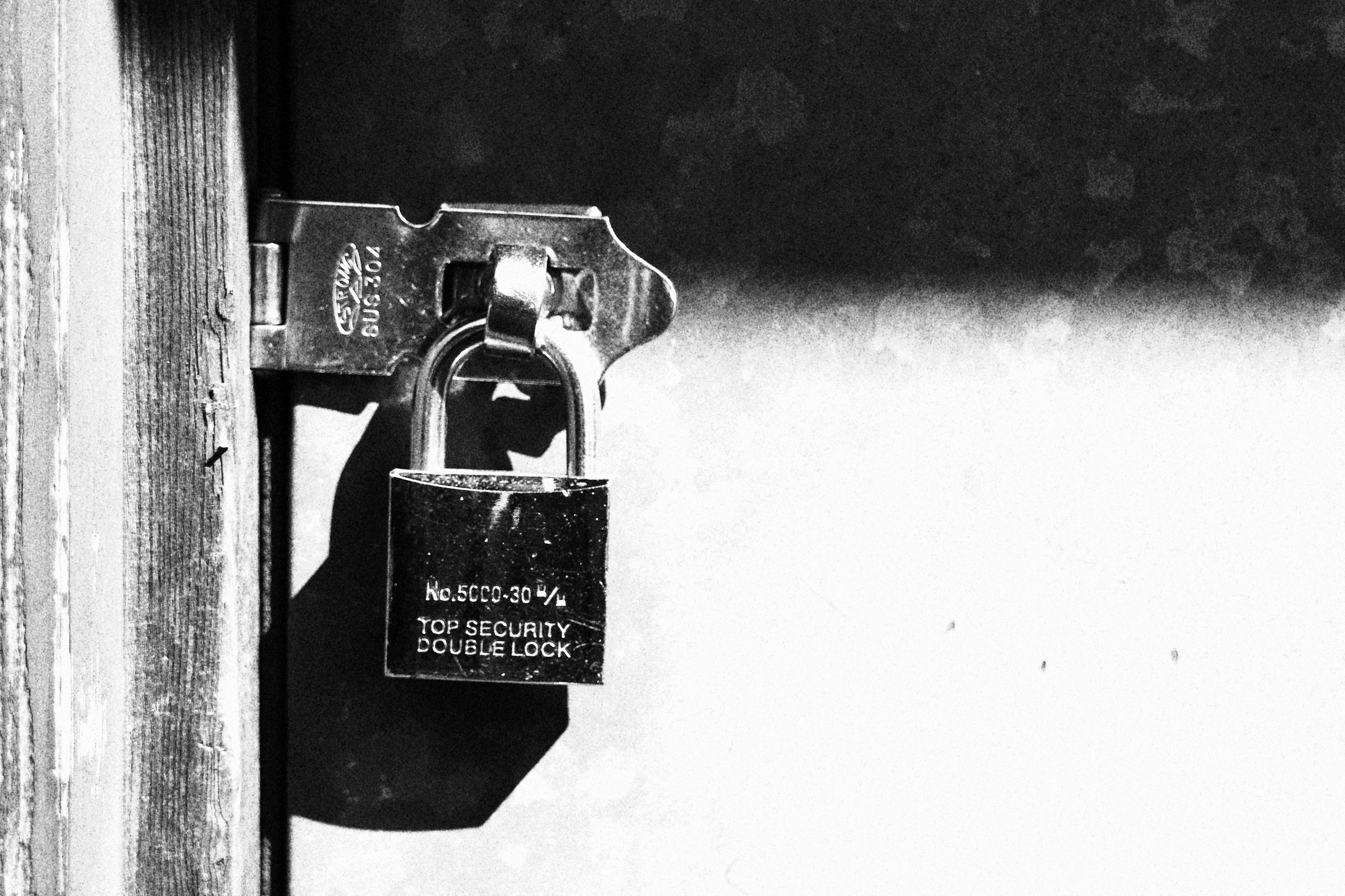 <b>クリエイティブフィルター：ラフモノクロ / EOS M / EF-M 18-55mm F3.5-5.6 IS STM / 約5.4MB / 5,184×3,456 / 1/125秒 / F7 / 0EV / ISO100 / 55mm</b>