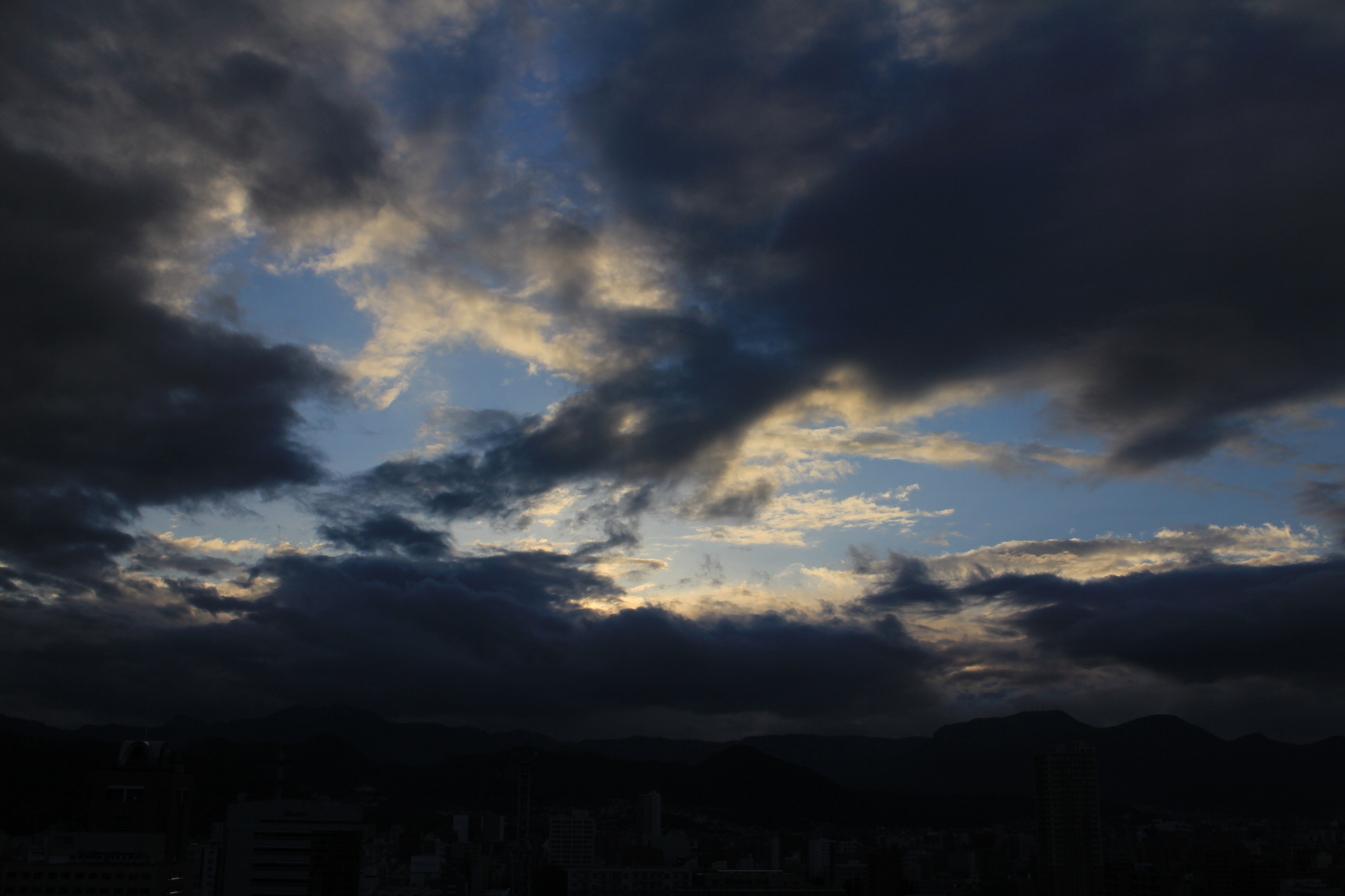 <b>EOS M / EF-M 18-55mm F3.5-5.6 IS STM / 約4.4MB / 5,184×3,456 / 1/250秒 / F10 / -1EV / ISO100 / 22mm</b>