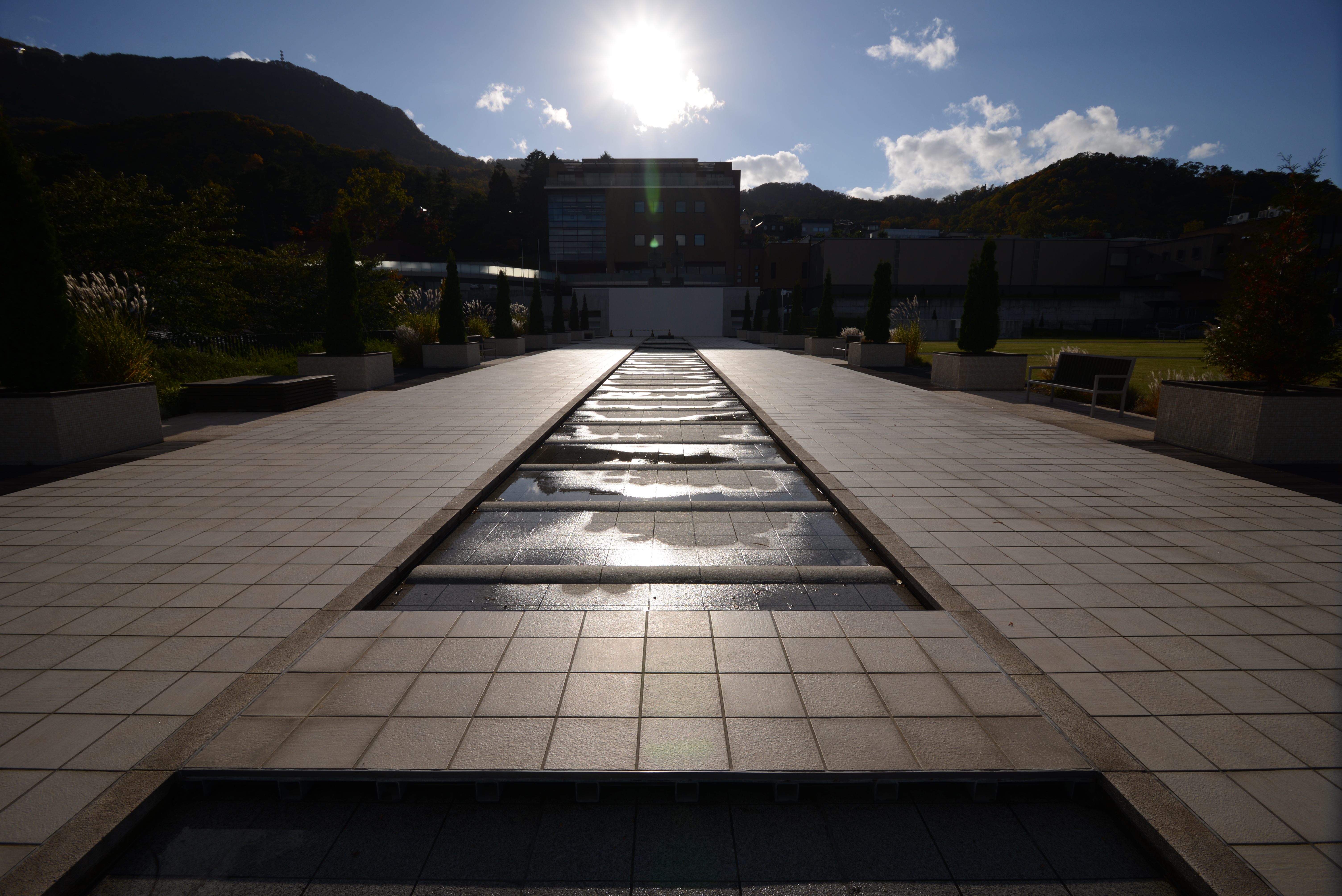 <b>こちらは太陽入りのフレーミング。これくらいのゴーストなら許容範囲内。D600 / Tokina AT-X 17-35 F4 PRO FX / 6,016×4,016 / 絞り優先AE / 1/640秒 / F11 / -0.7EV / ISO100 / WB:晴天 / 17mm</b>