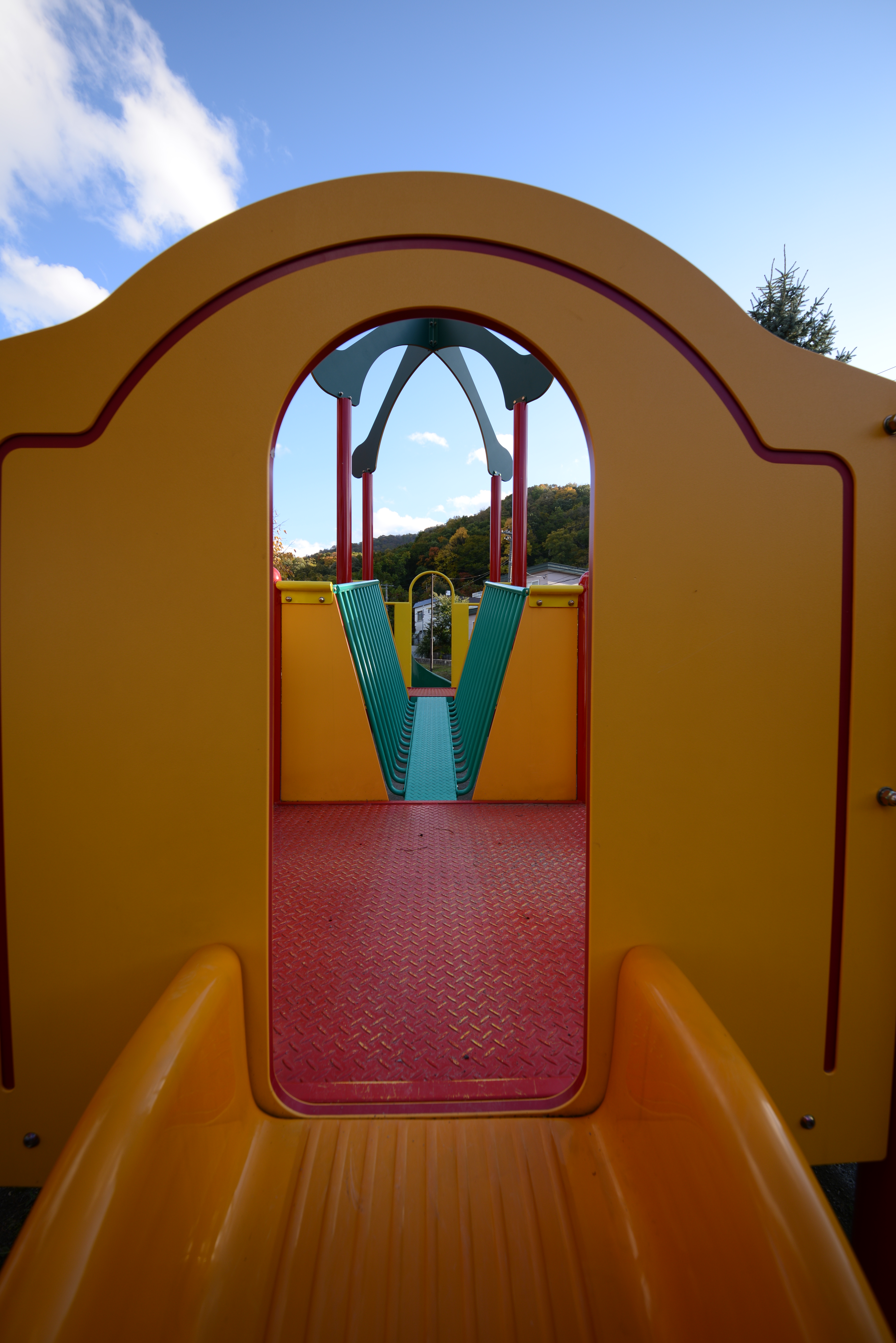 <b>これはライブビューで撮ったカット。D700に比べるとぐっと軽いので、筆者の貧弱な腕力でもどうにか対応できる。D600 / SIGMA 12-24mm F4.5-5.6 II EX DG HSM / 6,016×4,016 / 絞り優先AE / 1/80秒 / F8 / 0EV / ISO100 / WB:晴天 / 12mm</b>