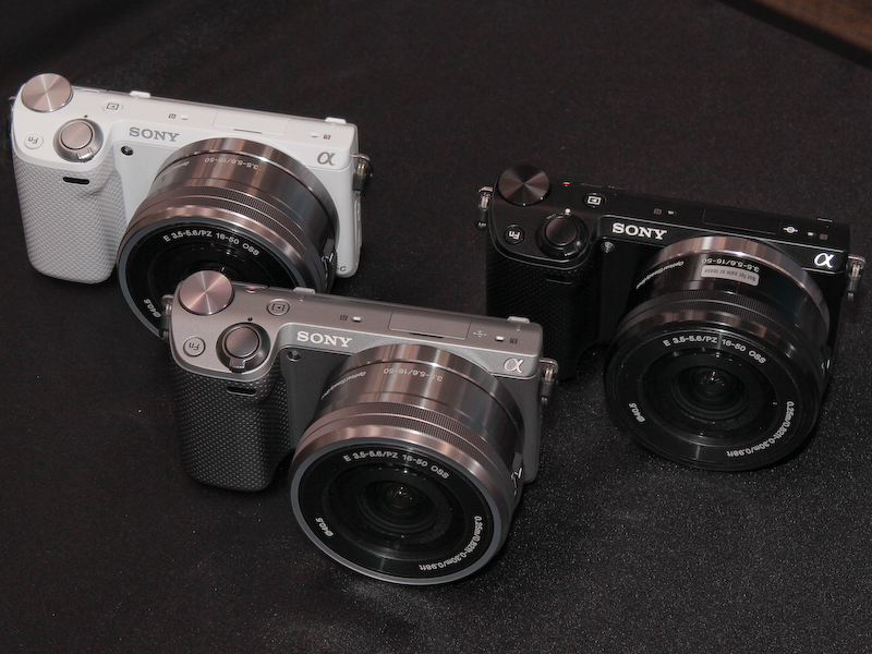 <b>NEX-5Rは3色を用意する</b>