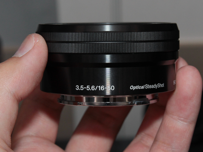 <b>35mm判の焦点距離24-75mm相当</b>