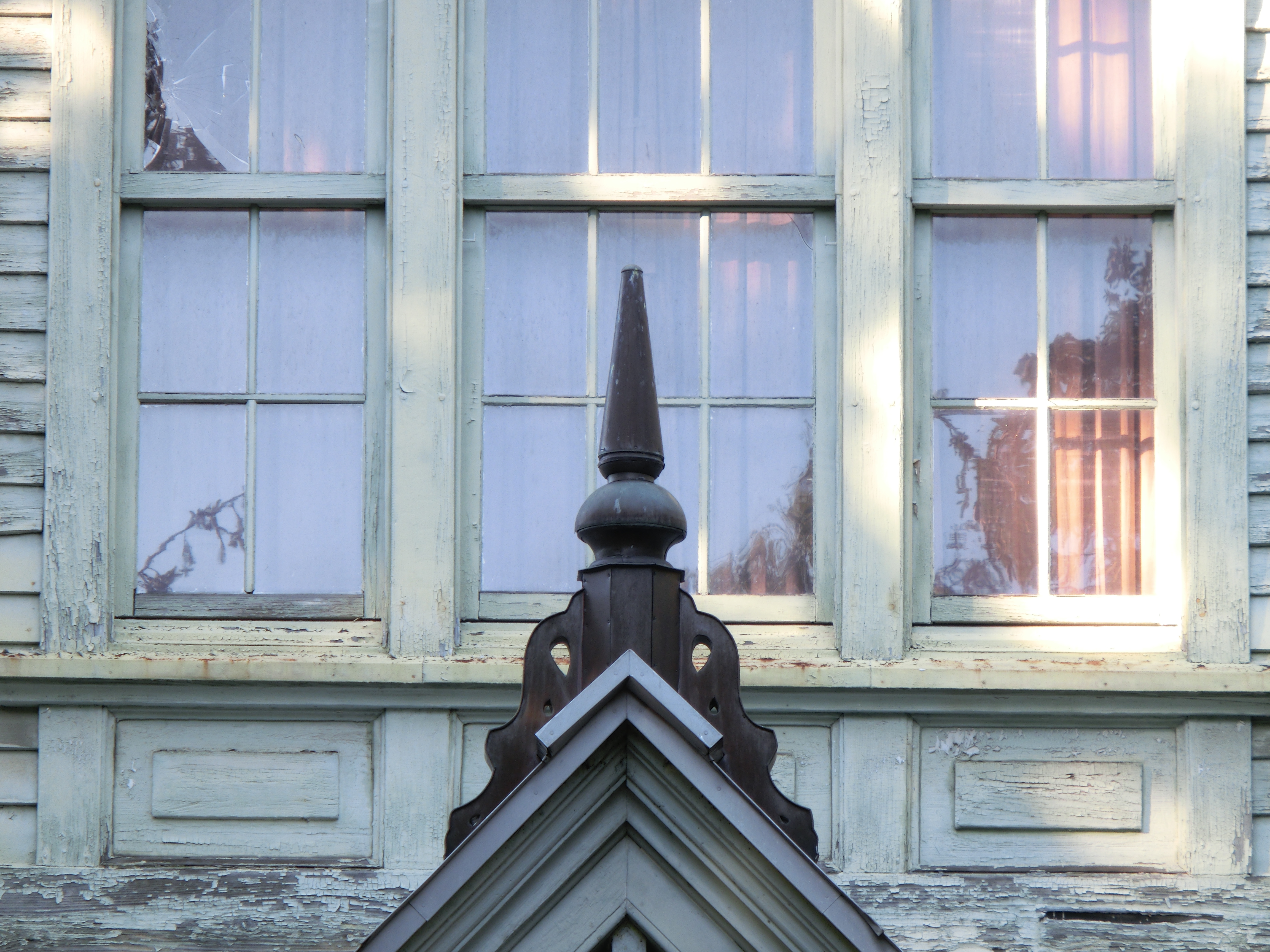 <b>光学望遠端53mm（300mm相当） / EX-ZR1000 / 4,608×3,456 / 1/20秒 / F5.9 / 1.0EV / ISO80 / WB：オート</b>