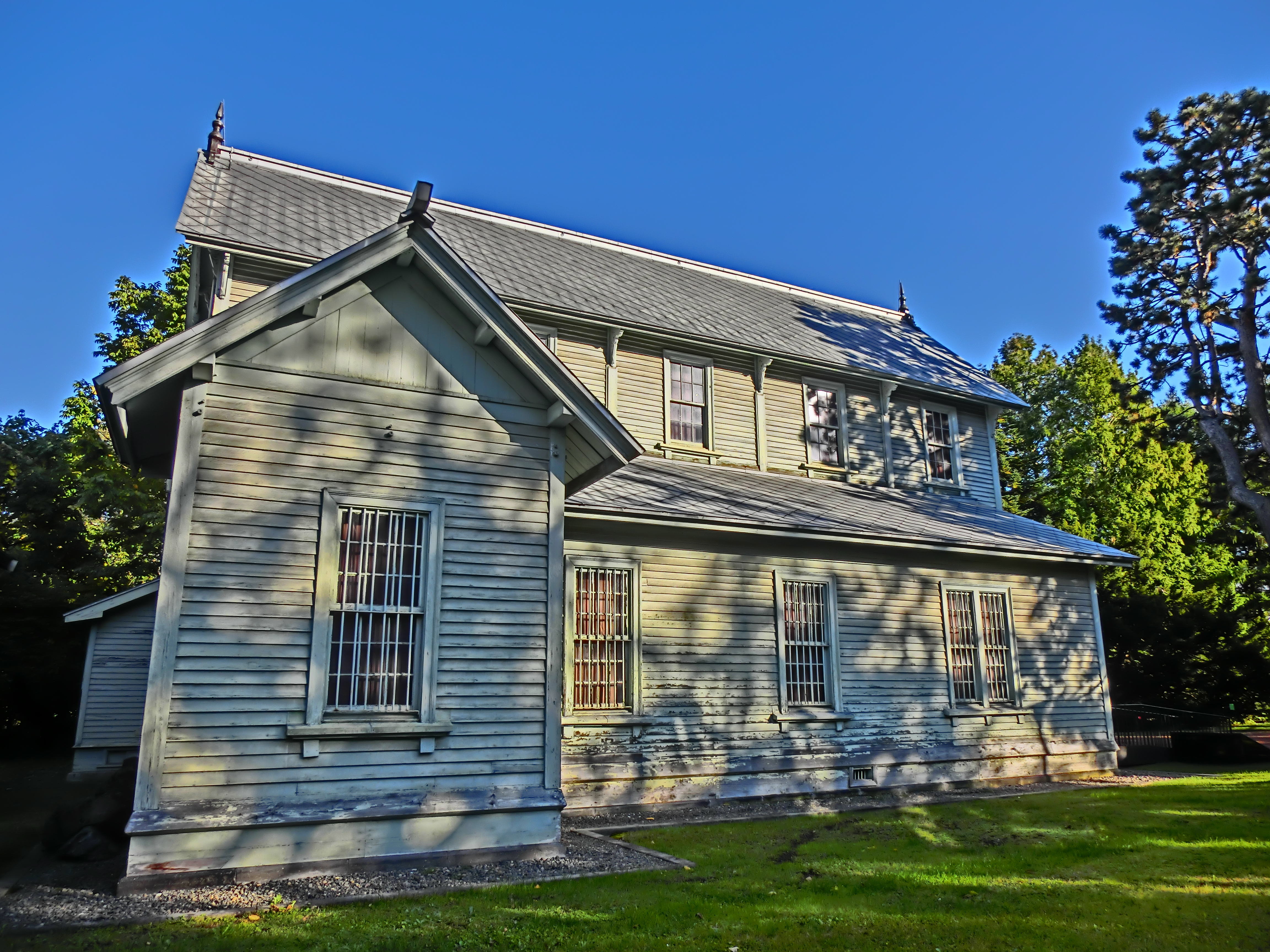 <b>HDRアート：レベル2 / EX-ZR1000 / 4,608×3,456 / 1/1,000秒 / F3 / 0.3EV / ISO80 / WB：オート / 4.24mm（24mm相当）</b>