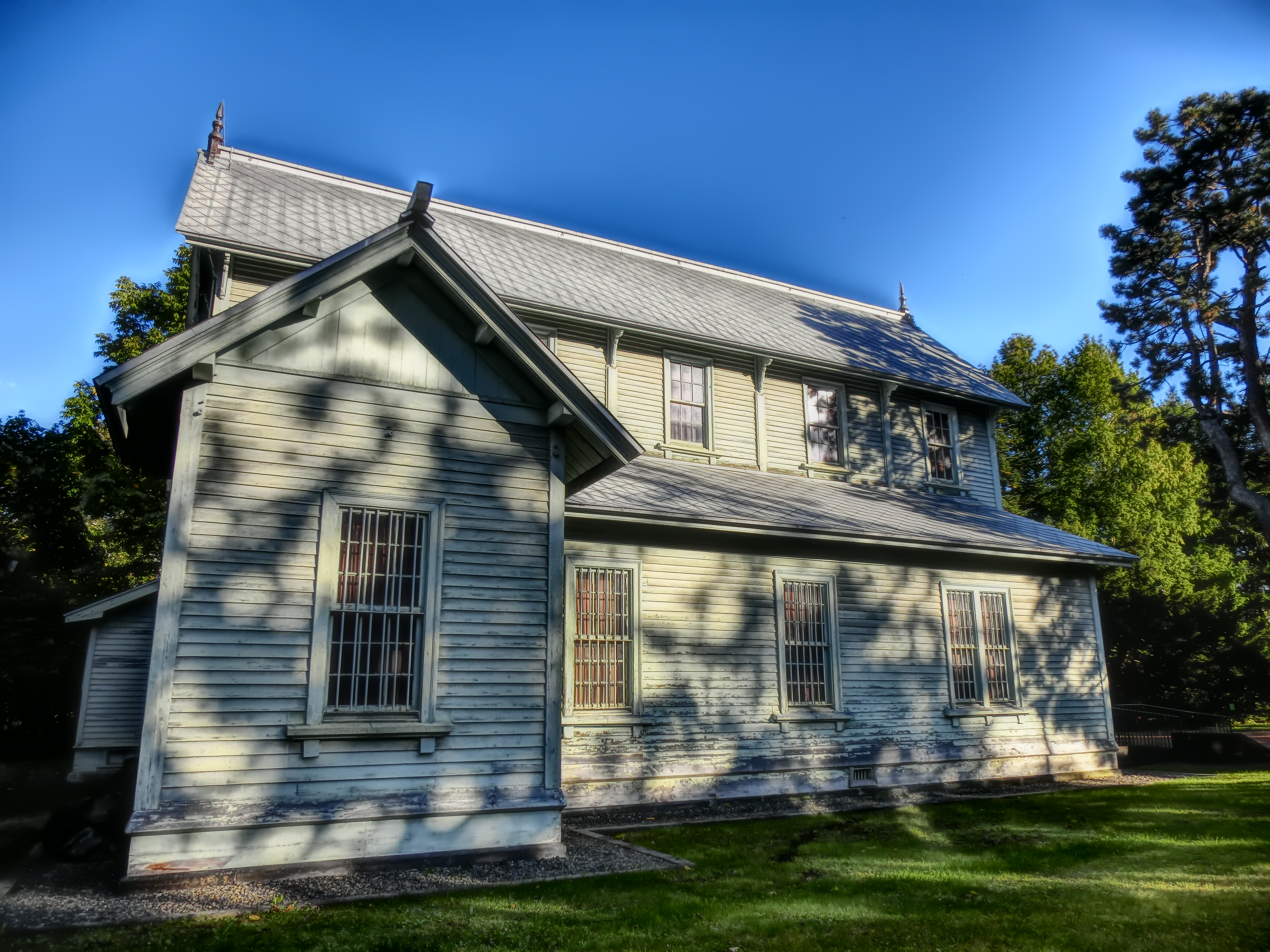 <b>HDRアート：レベル エクストラ1 / EX-ZR1000 / 4,608×3,456 / 1/1,000秒 / F3 / 0.3EV / ISO80 / WB：オート / 4.24mm（24mm相当）</b>