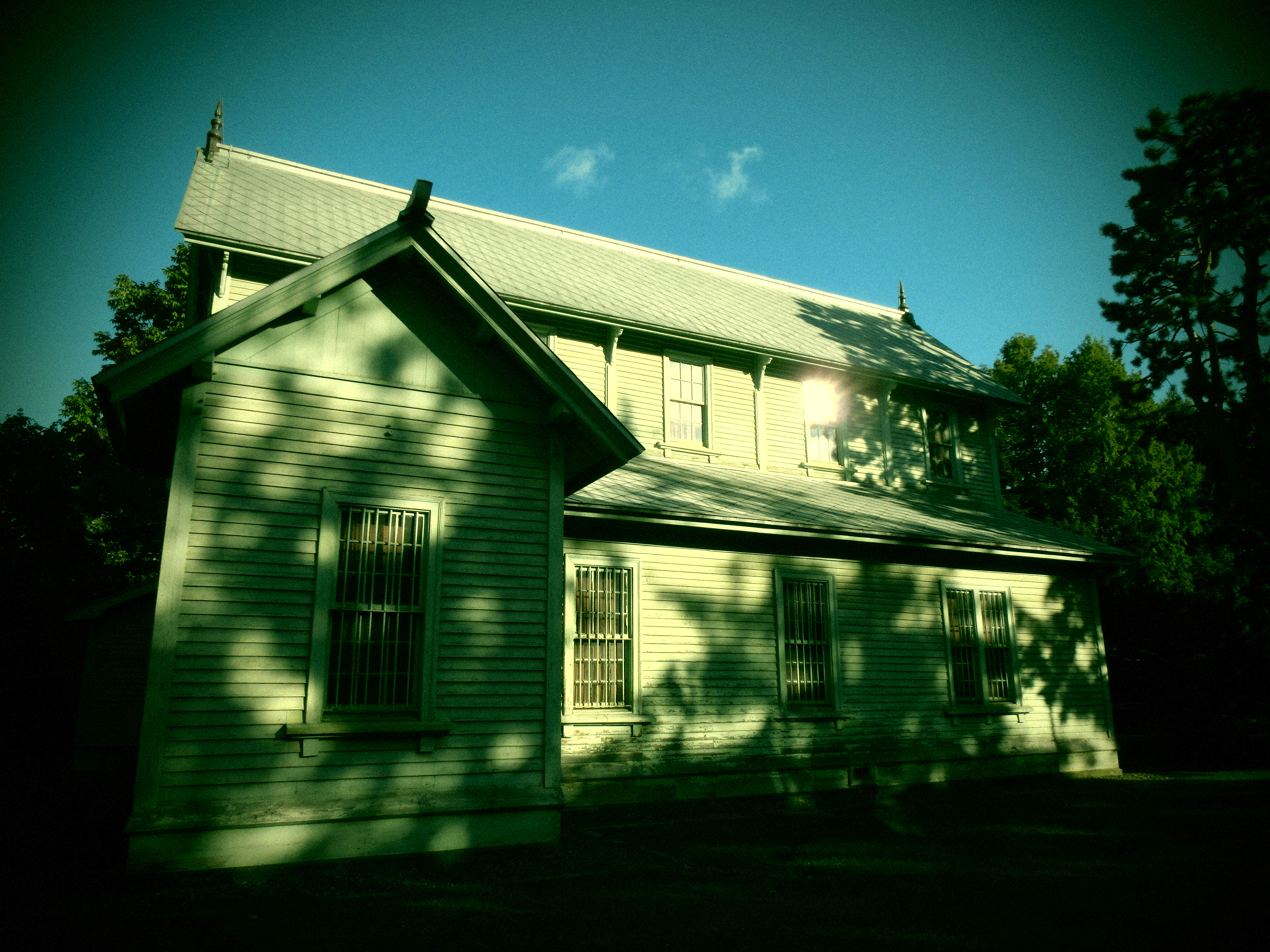 <b>トイカメラ：寒色 / EX-ZR1000 / 4,608×3,456 / 1/1,000秒 / F3 / 0.3EV / ISO80 / WB：オート / 4.24mm（24mm相当）</b>