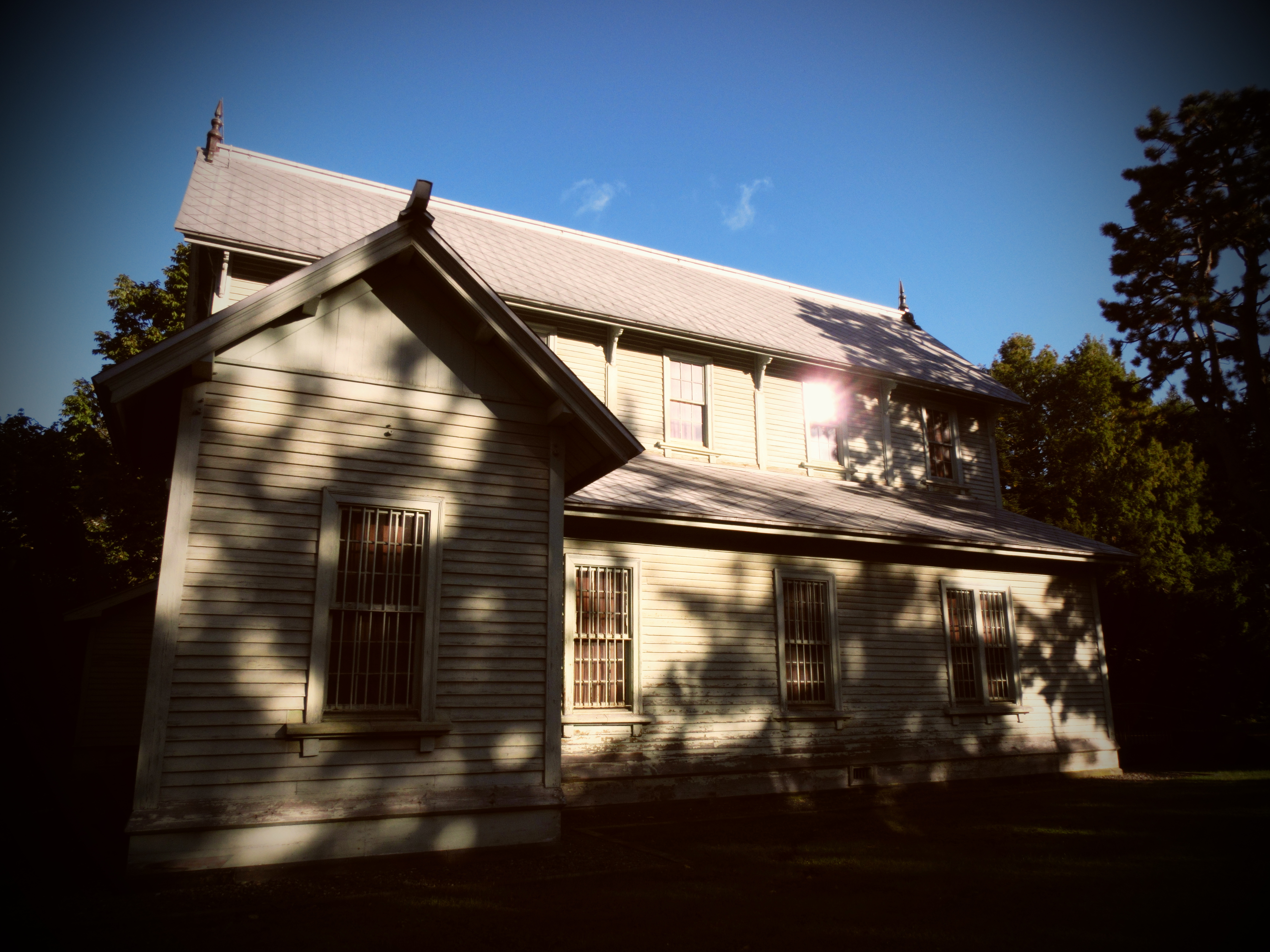 <b>トイカメラ：暖色 / EX-ZR1000 / 4,608×3,456 / 1/1,000秒 / F3 / 0.3EV / ISO80 / WB：オート / 4.24mm（24mm相当）</b>