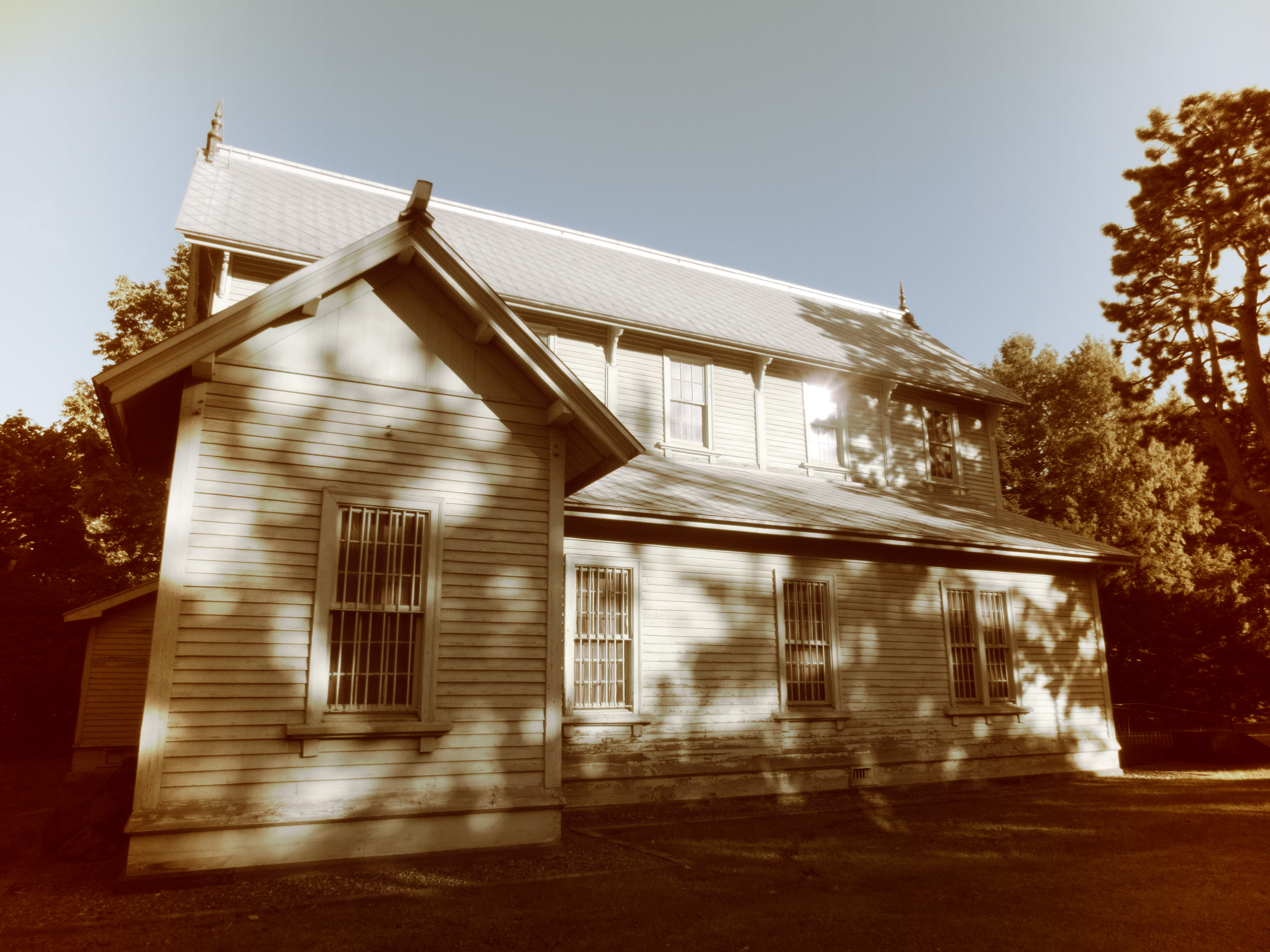 <b>セピア：レベル1 / EX-ZR1000 / 4,608×3,456 / 1/1,000秒 / F3 / 0.3EV / ISO80 / WB：オート / 4.24mm（24mm相当）</b>