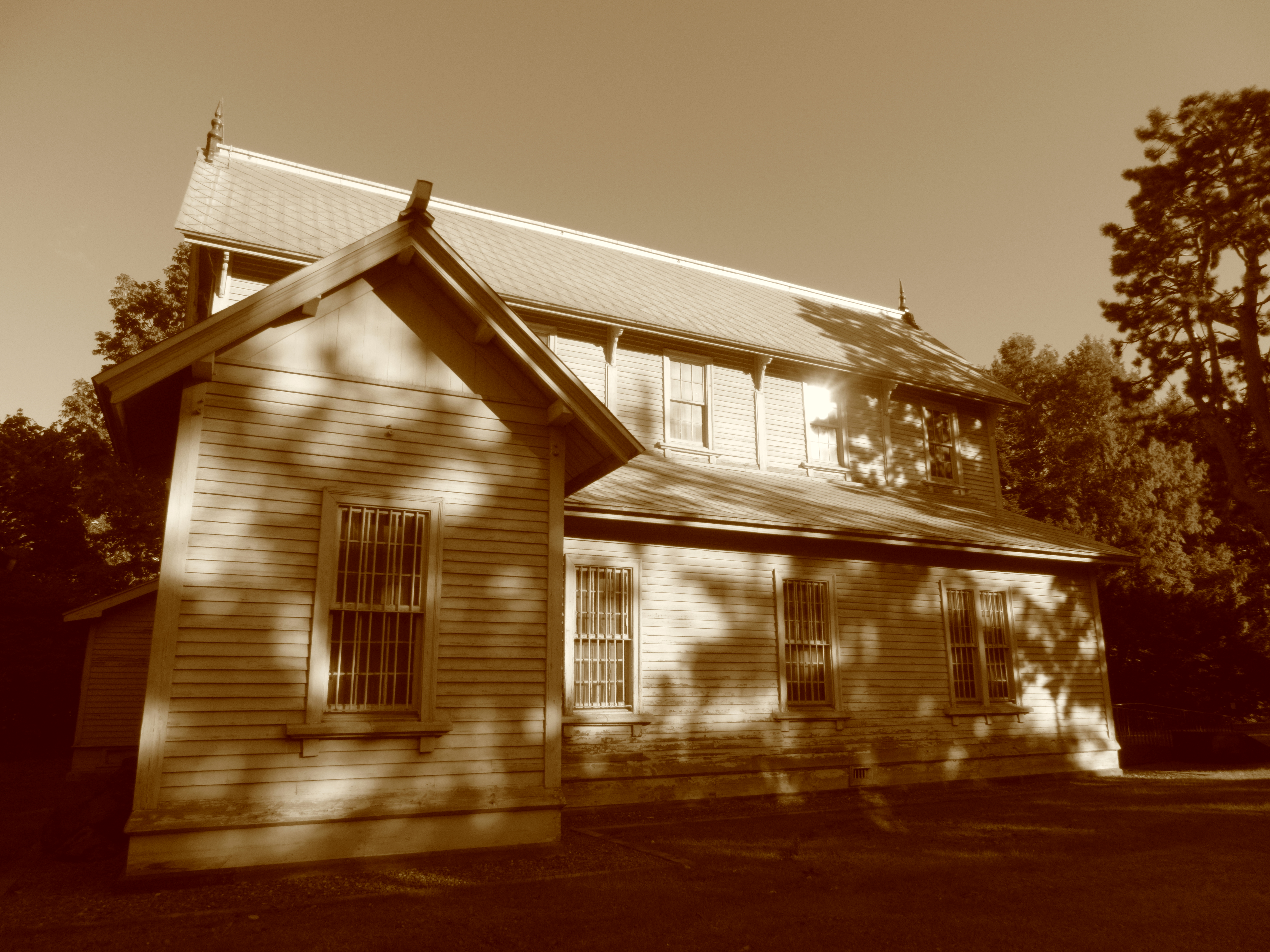 <b>セピア：レベル2 / EX-ZR1000 / 4,608×3,456 / 1/1,000秒 / F3 / 0.3EV / ISO80 / WB：オート / 4.24mm（24mm相当）</b>