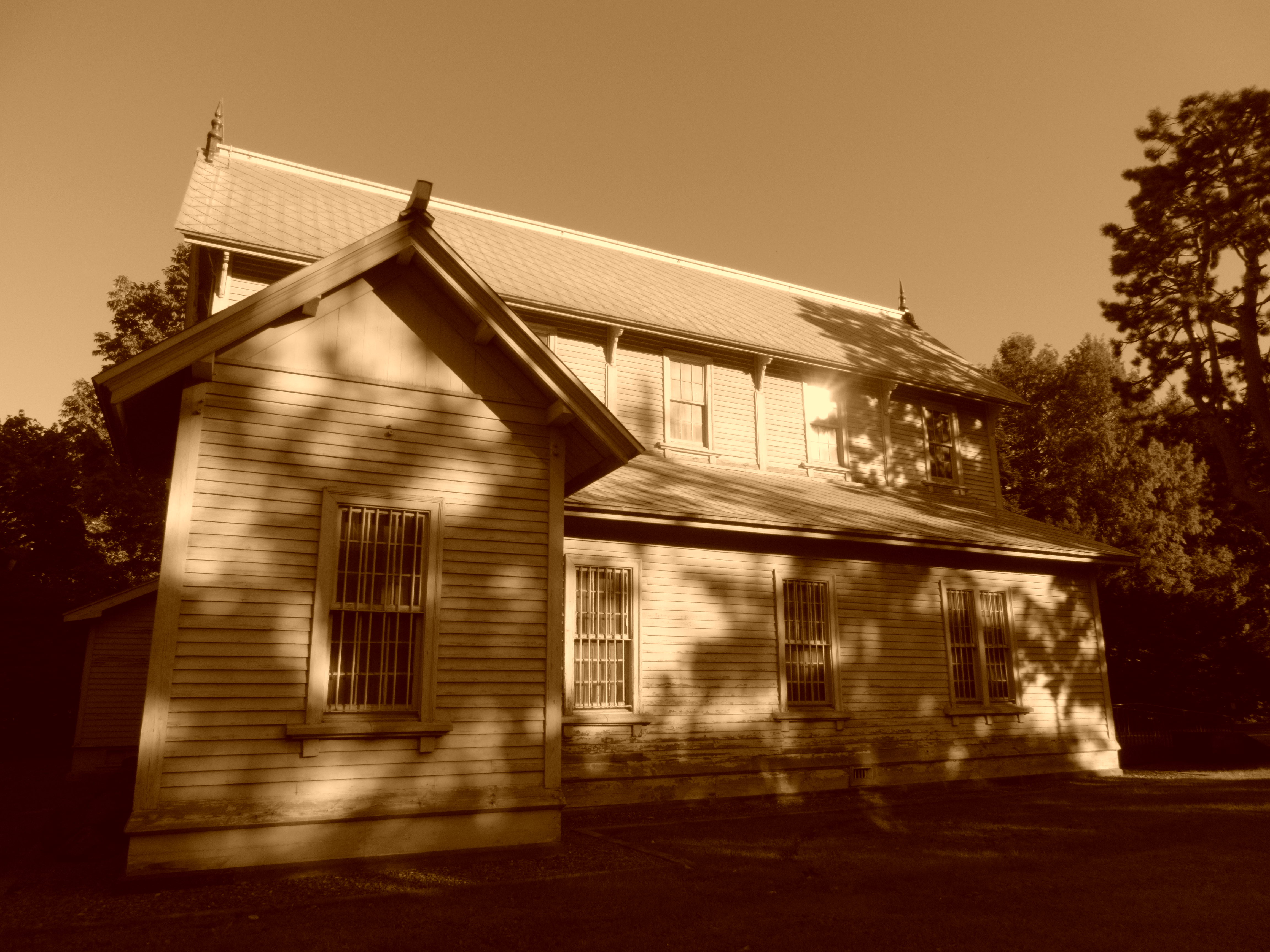 <b>セピア：レベル3 / EX-ZR1000 / 4,608×3,456 / 1/1,000秒 / F3 / 0.3EV / ISO80 / WB：オート / 4.24mm（24mm相当）</b>