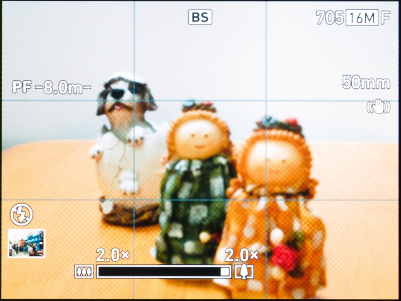 <b>「スナップ撮影」モードではズームの範囲が24-50mmに限定される。24mm側では2.5m以遠、50mm側では8m以遠にピントが合う。</b>