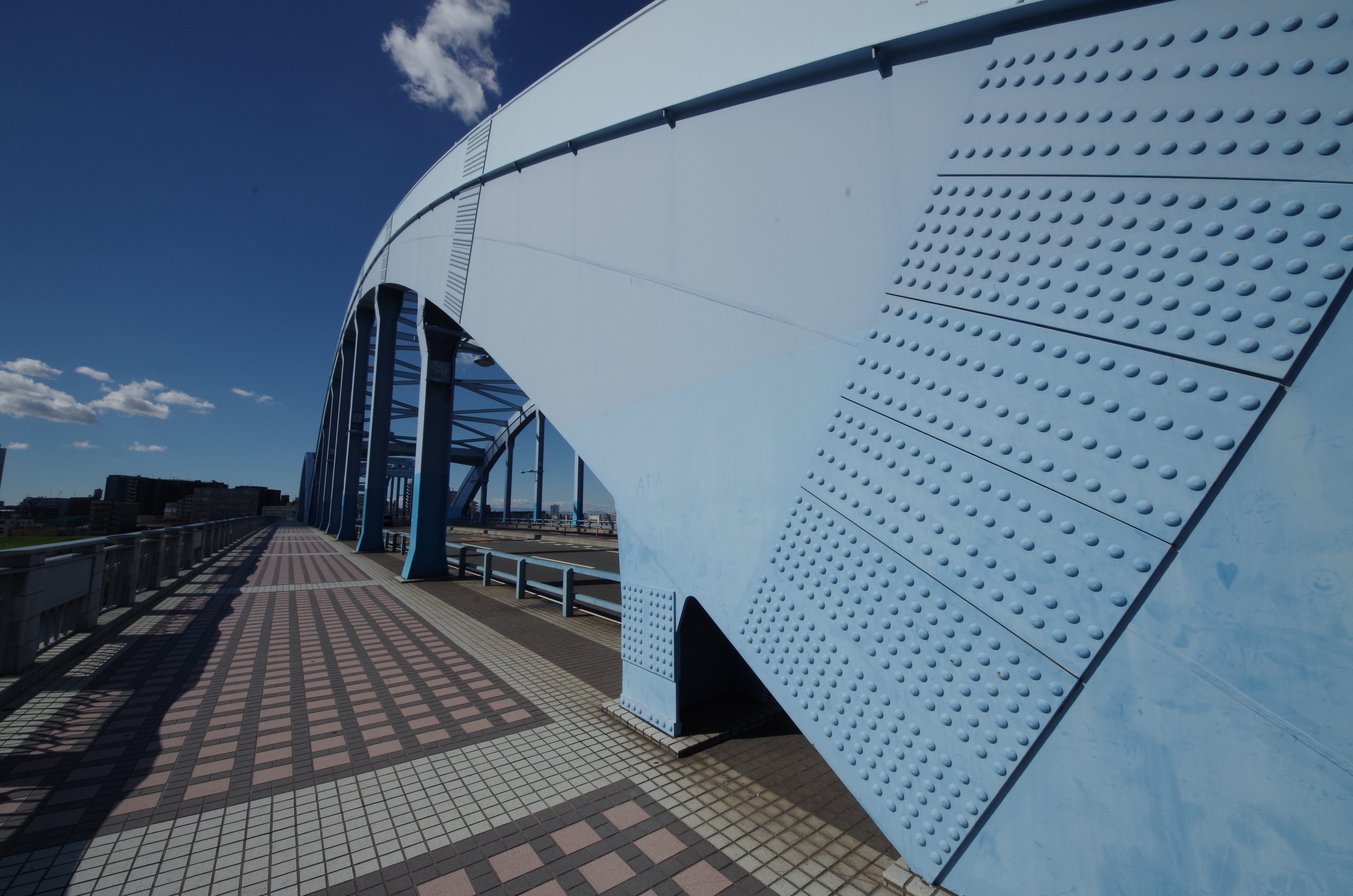 <b>8-16mm F4.5-5.6 DC HSM / 約7.2MB / 4,928×3,264 / 1/500秒 / F16 / 0.0EV / ISO400 / WB:オート</b>