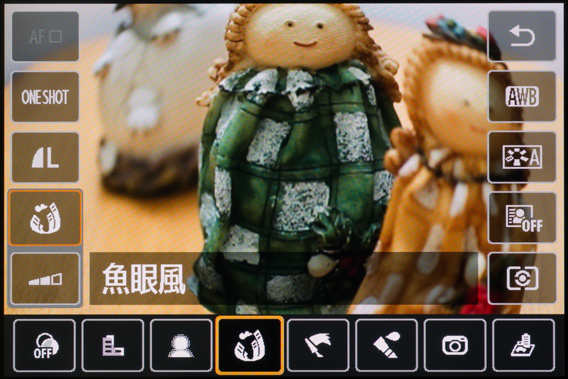 <b>「クリエイティブフィルター」を選択しているときの画面。撮影時にも効果がたしかめられるのはキヤノンのレンズ交換式カメラではEOS Mが初である。</b>