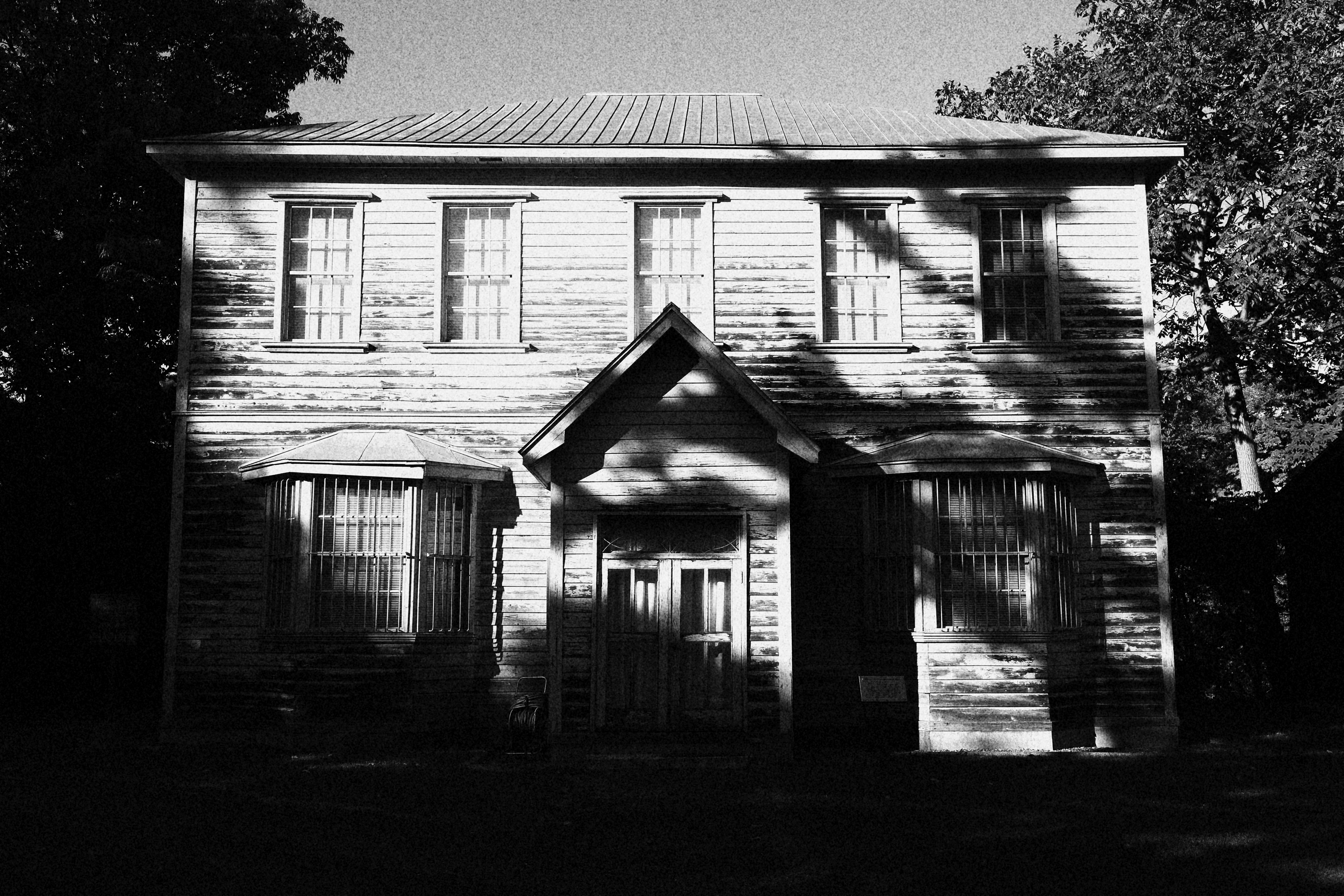 <b>ラフモノクロ（コントラスト: 弱め）</b>